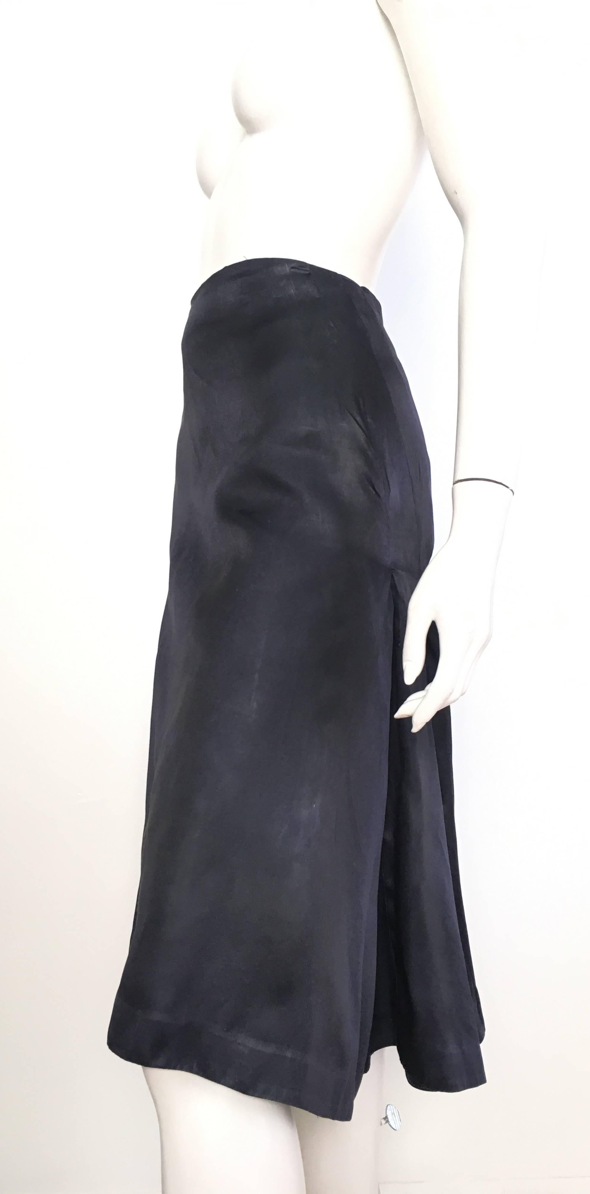 Alexander McQueen Navy Silk Skirt Size 6 / 44.  For Sale 3