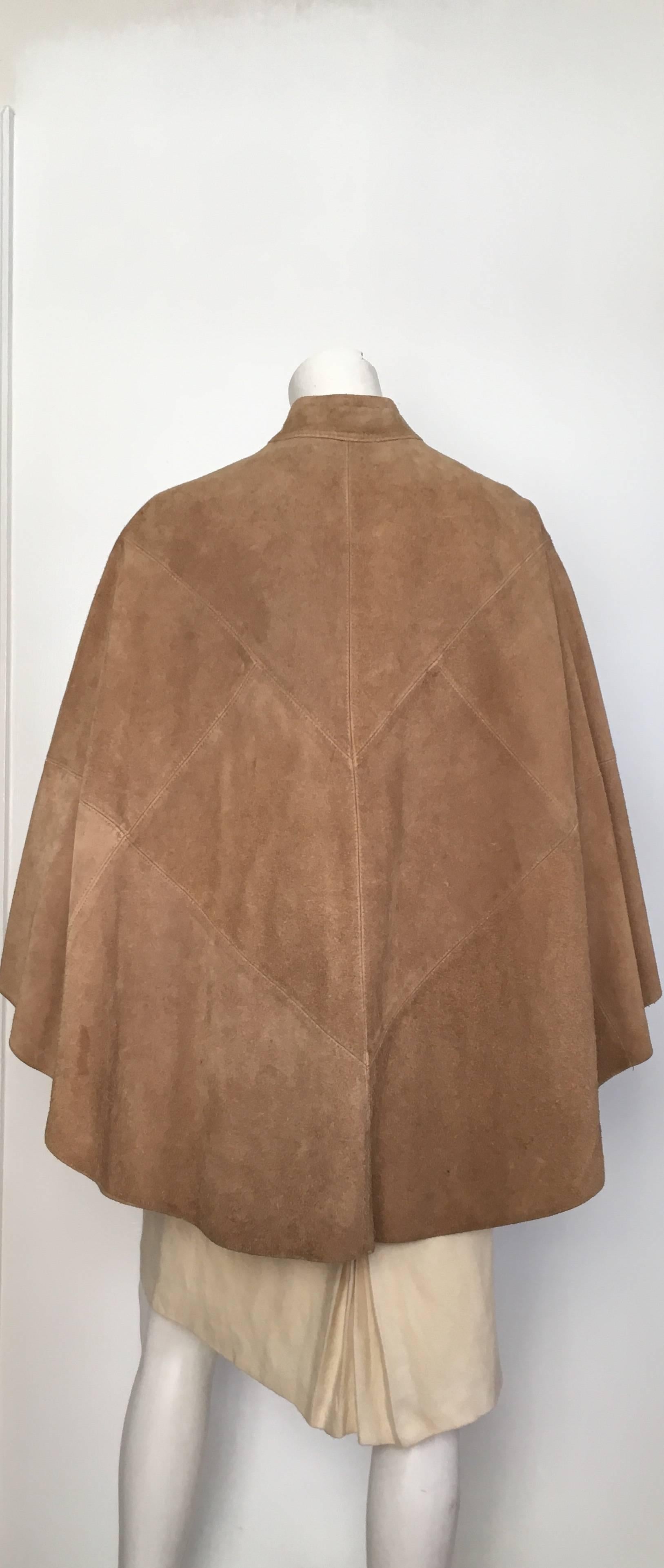 Queen of Capes Tan Suede Zipper 'Tree of Life' Cape. In Good Condition For Sale In Atlanta, GA