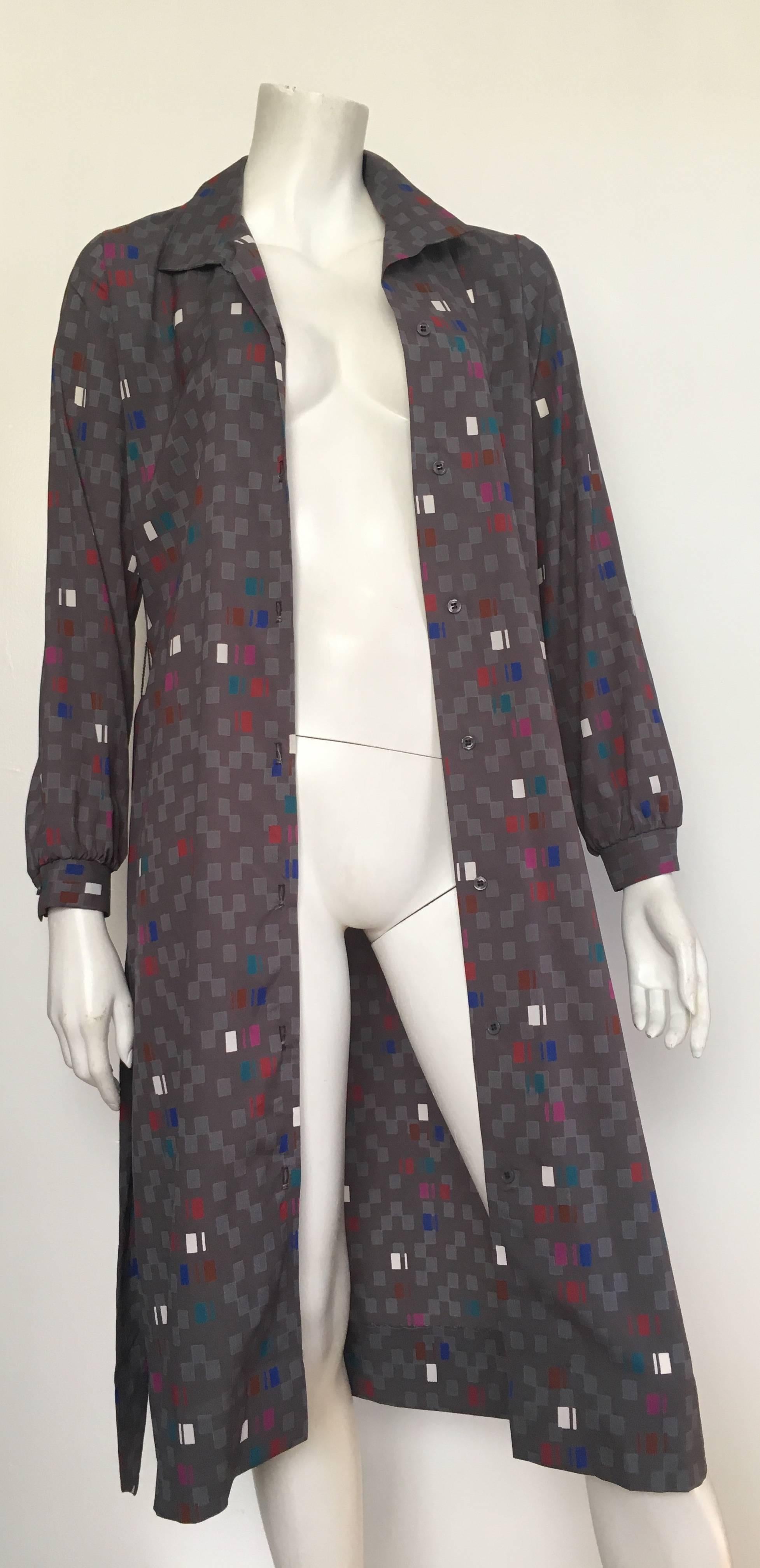 Pierre Balmain 1980s grey with abstract print button up long sleeve shirt dress with belt is a size 12 but fits like a modern USA size 8 / 10.  The waist is 35