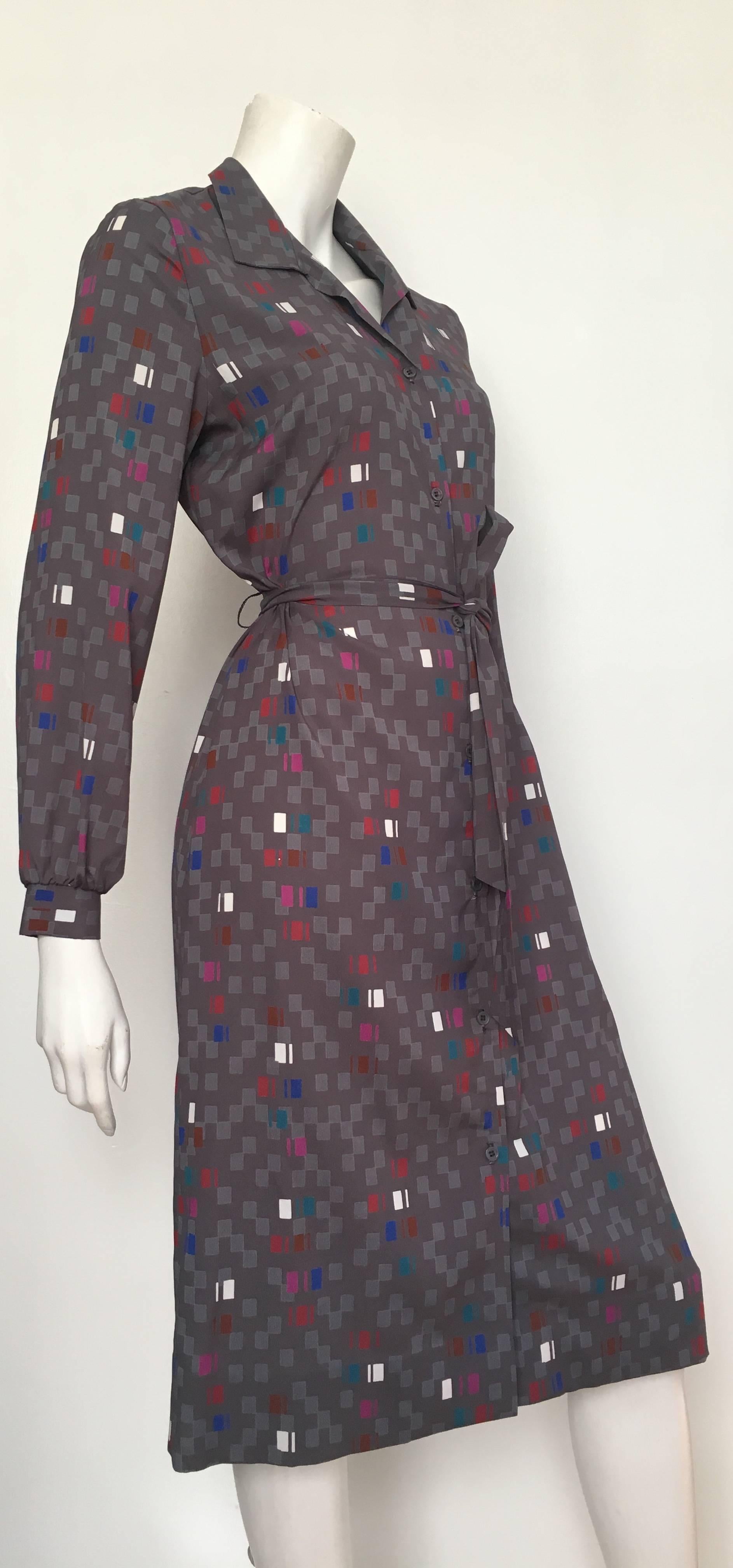 Pierre Balmain 1980s Button Down Shirt Dress with Belt Size 8 / 10. In Excellent Condition For Sale In Atlanta, GA