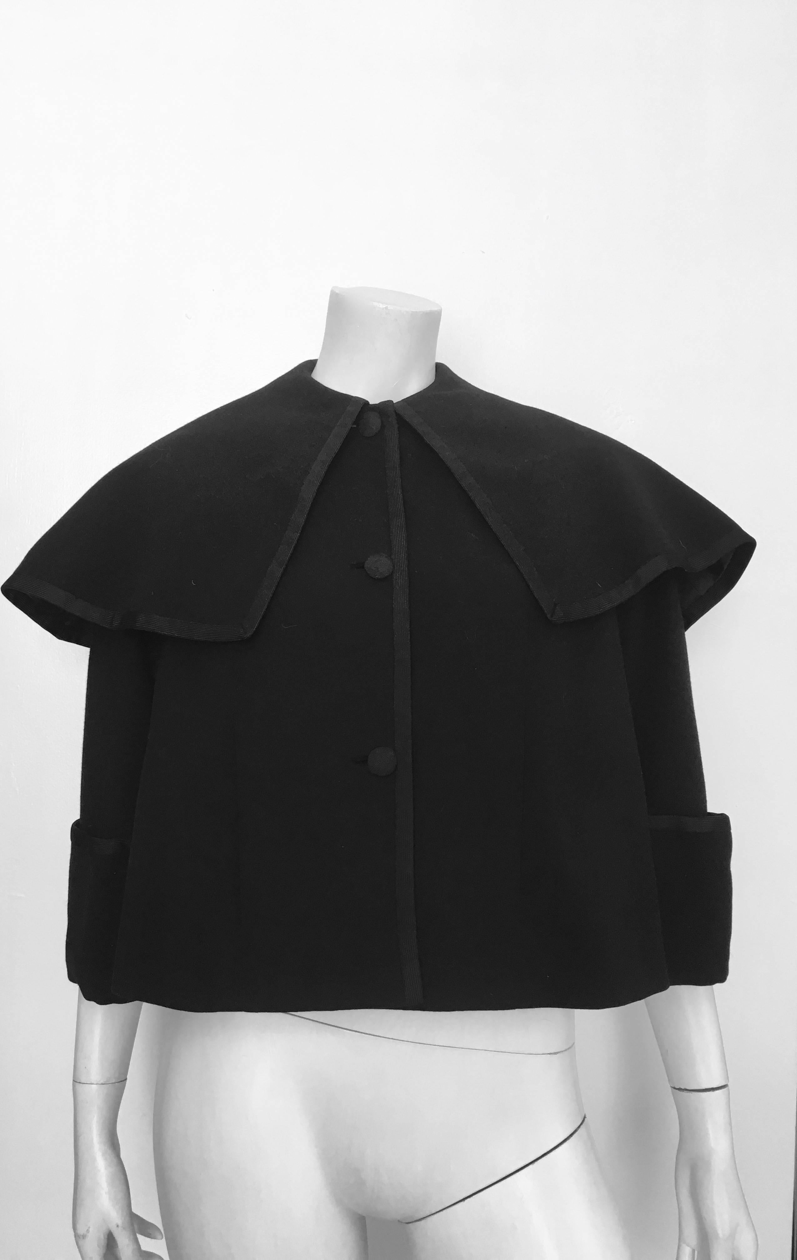 Traina-Norell 1950s Black Wool Cropped Capelet Jacket Size 6 / 8. In Excellent Condition For Sale In Atlanta, GA