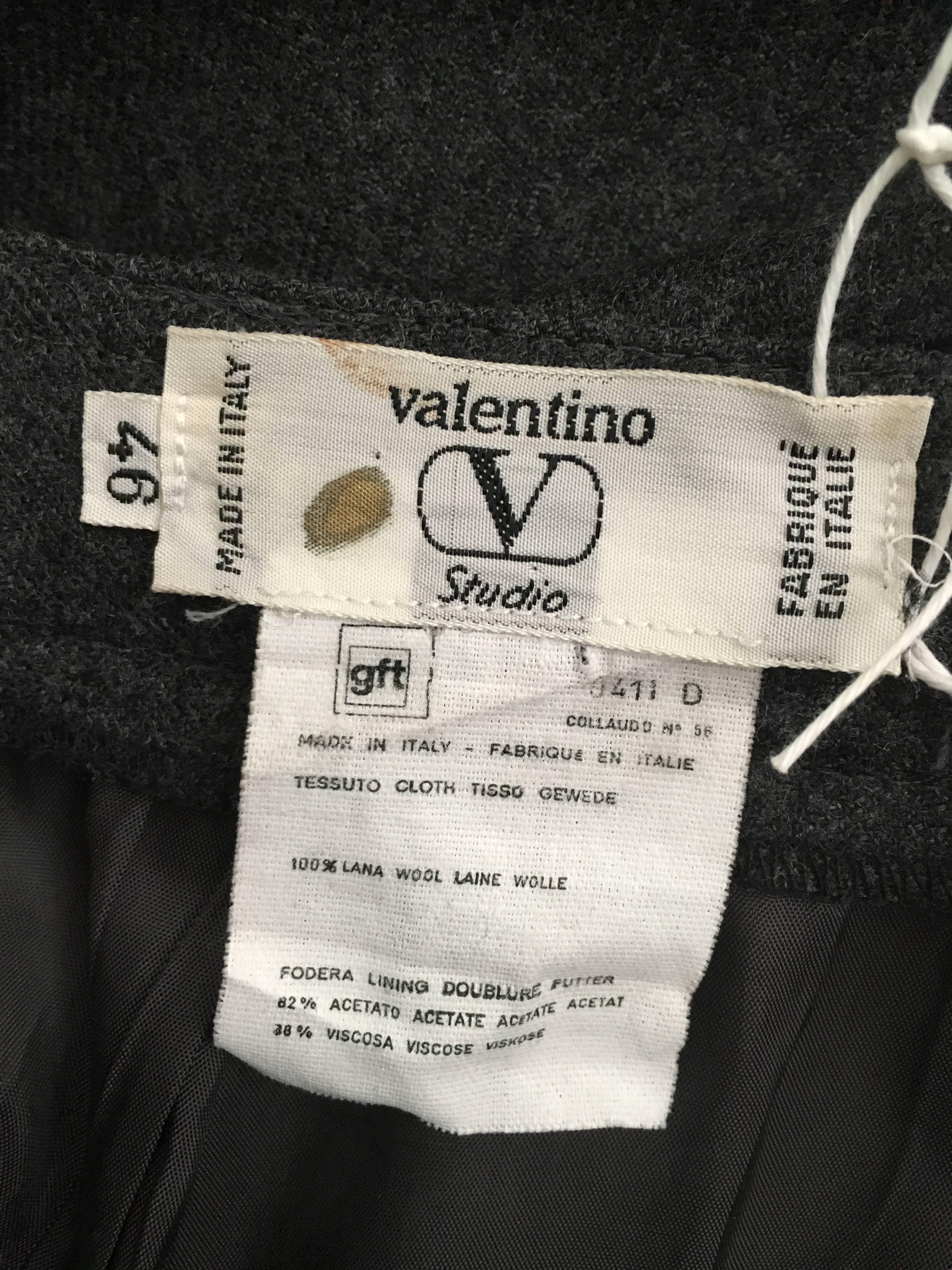 Valentino Grey Wool Pencil Skirt with Pockets Size 10 / 46. For Sale 5