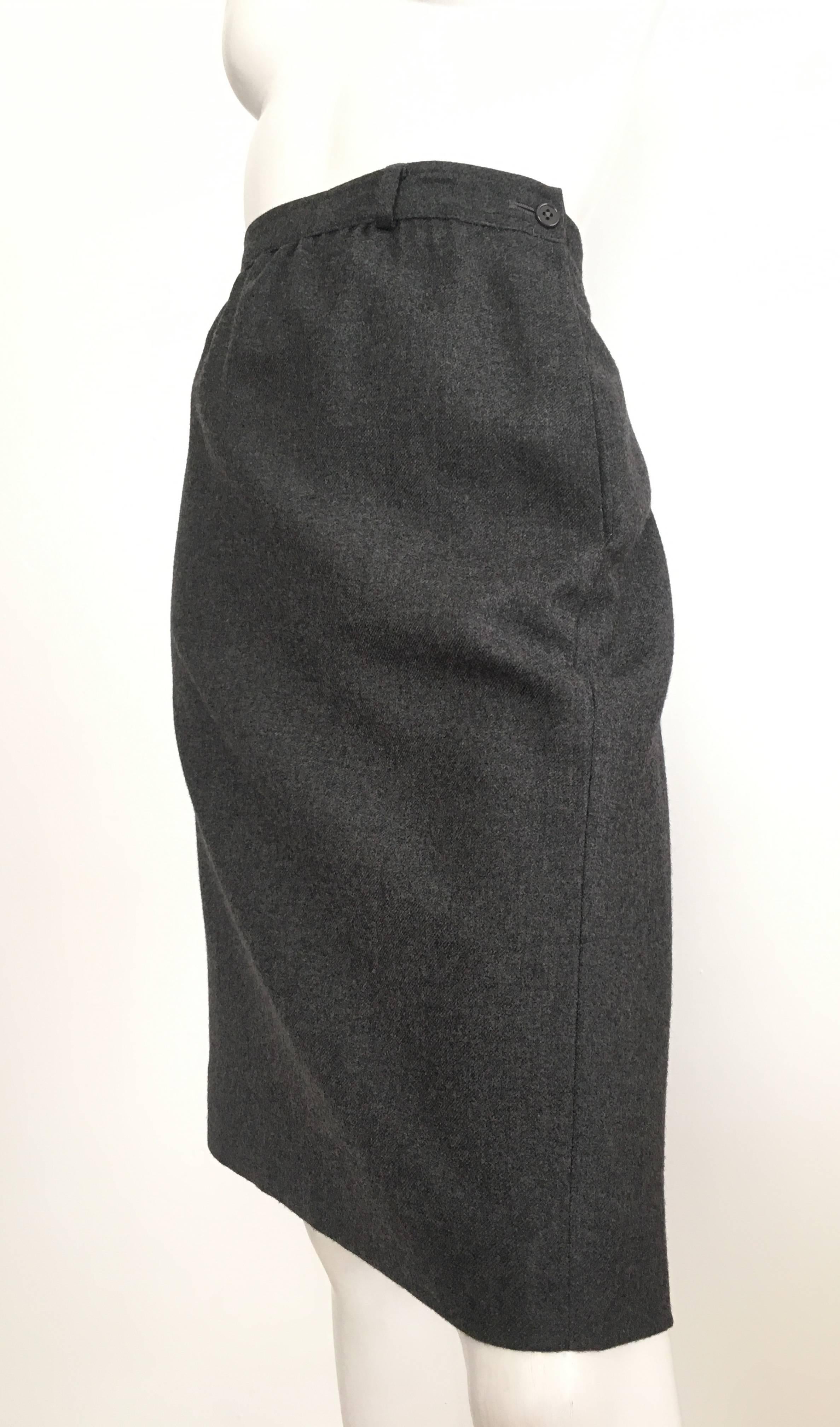 Valentino Grey Wool Pencil Skirt with Pockets Size 10 / 46. For Sale 3