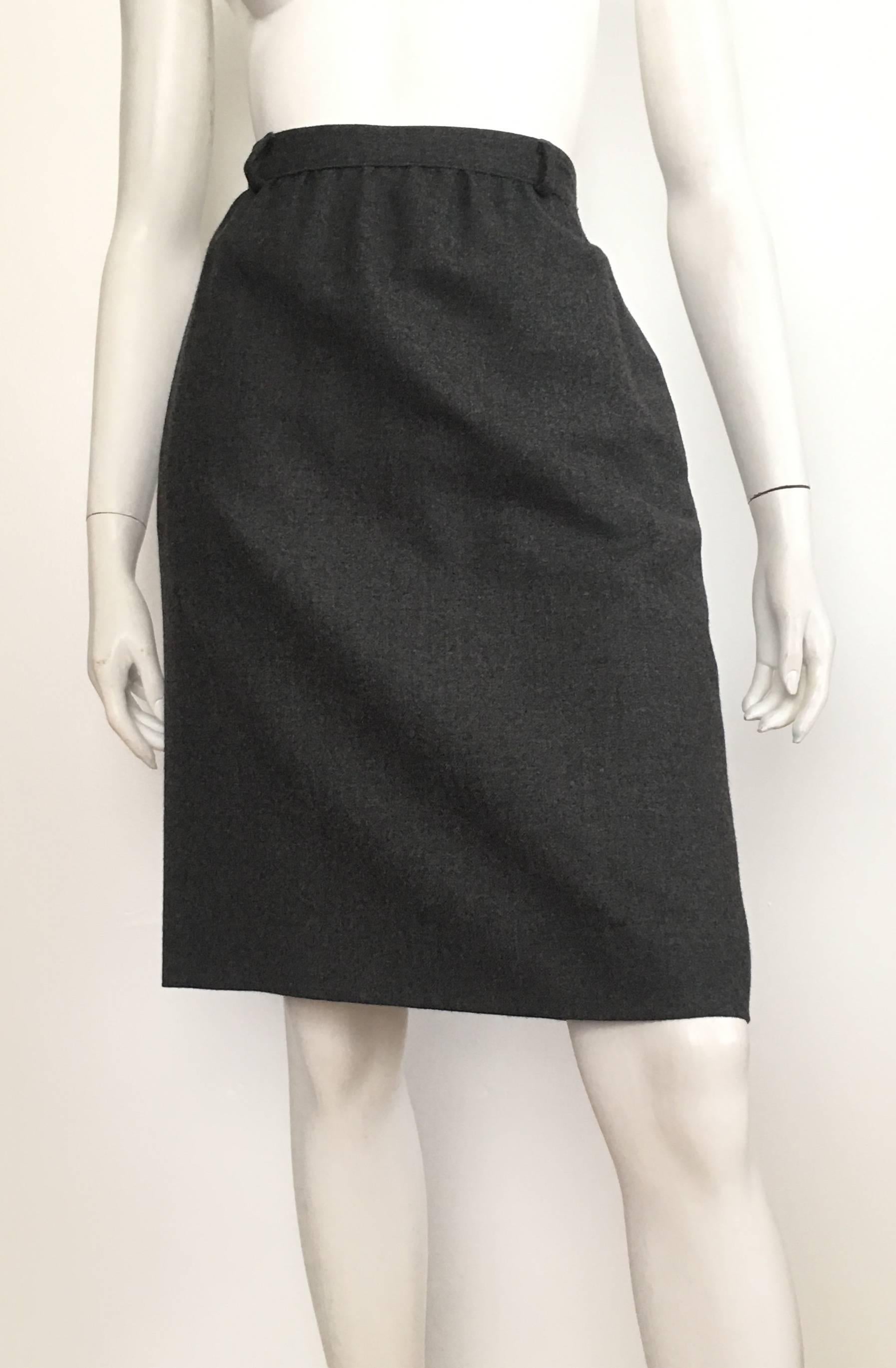 Valentino Grey Wool Pencil Skirt with Pockets Size 10 / 46. For Sale 4