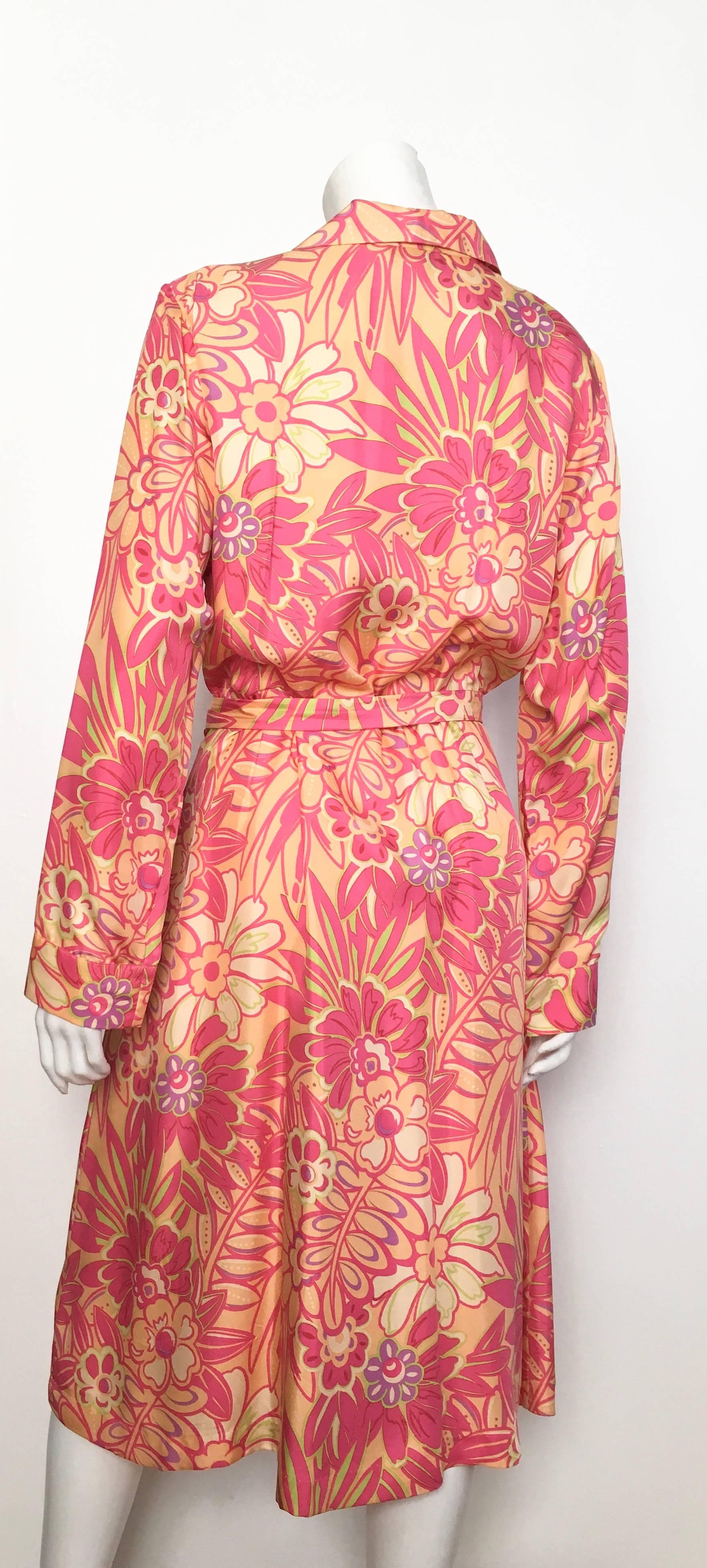 Bob Mackie Floral Silk Wrap Dress Size 14 / 16. In Excellent Condition In Atlanta, GA