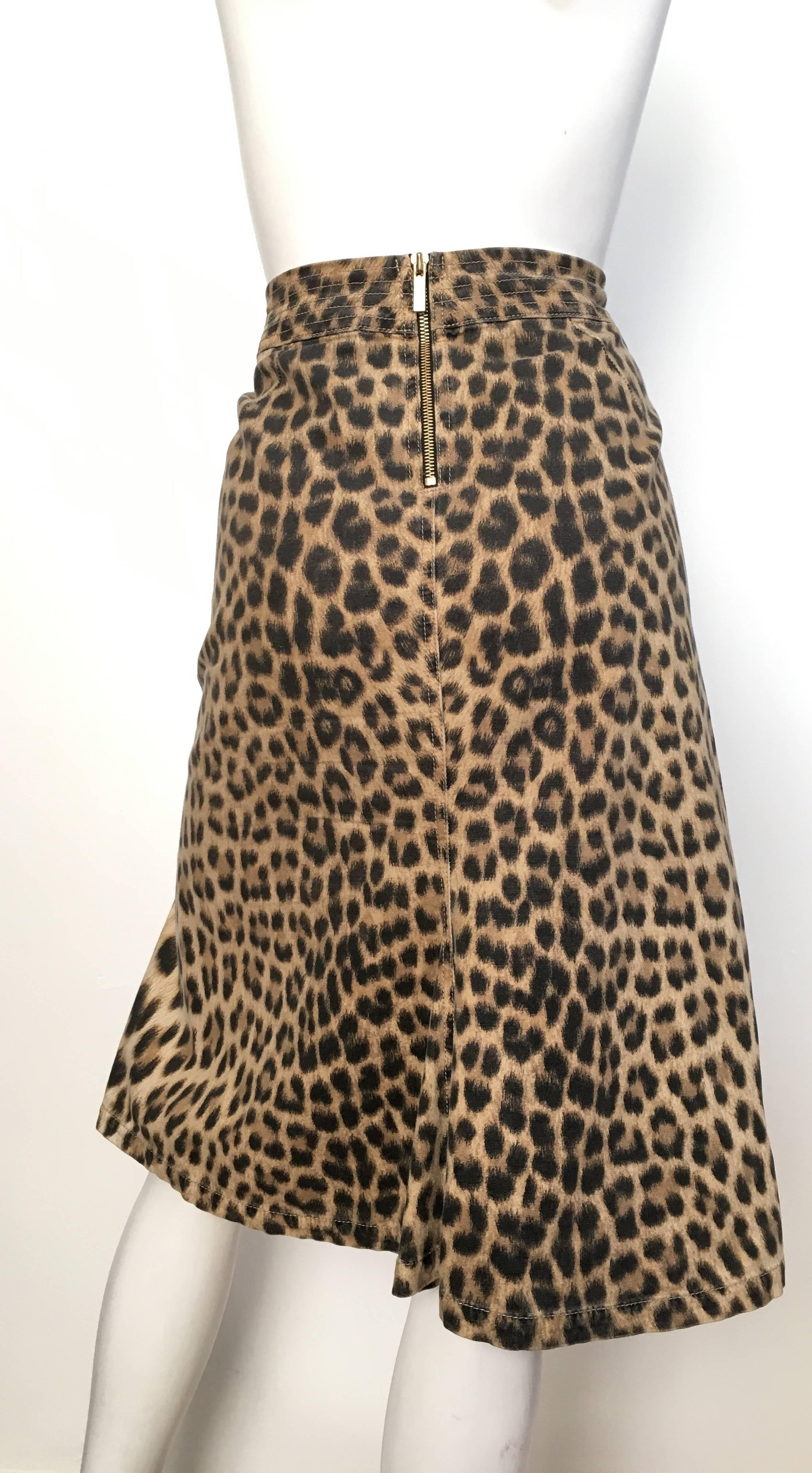 Roberto Cavalli Cotton Leopard Print Skirt Size 10. In Excellent Condition For Sale In Atlanta, GA