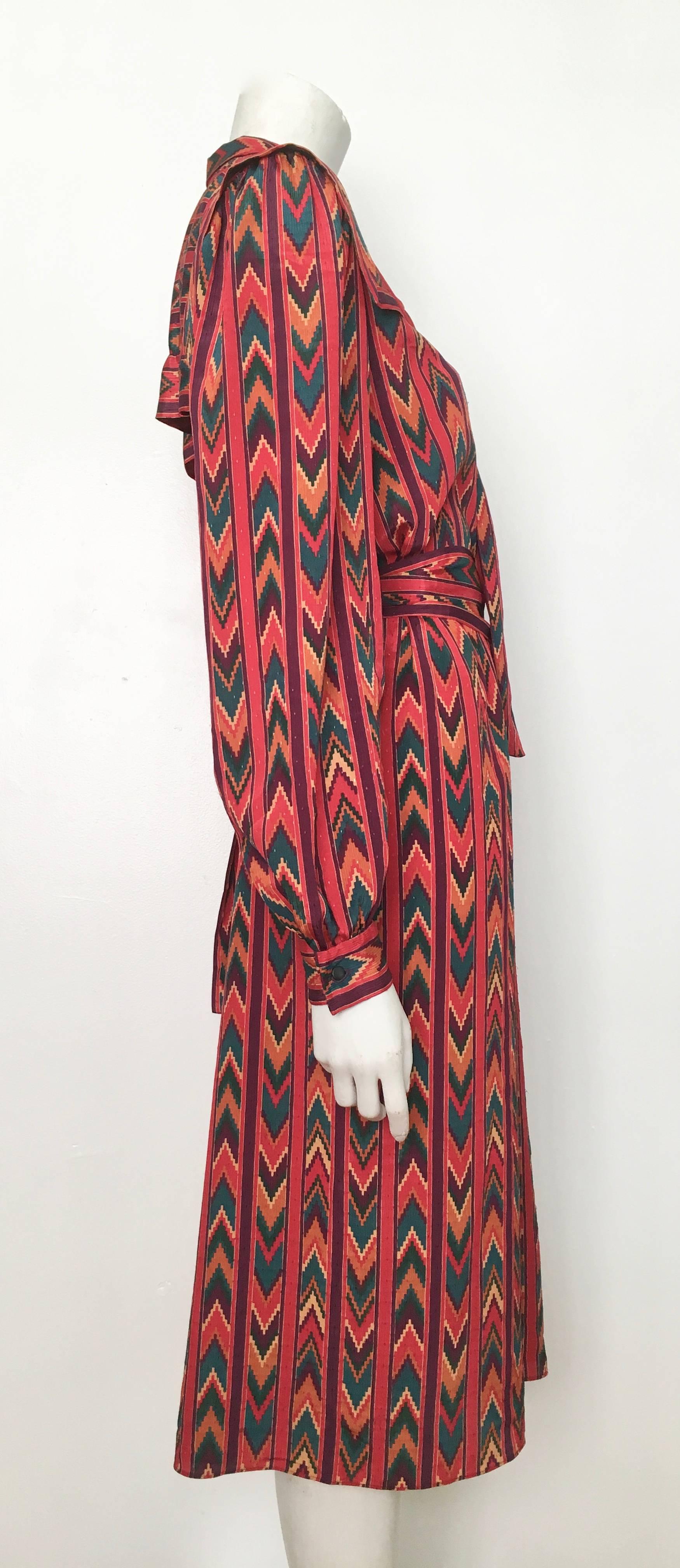 Brown Molly Parnis 1980s Native American Print Dress Size 10. For Sale