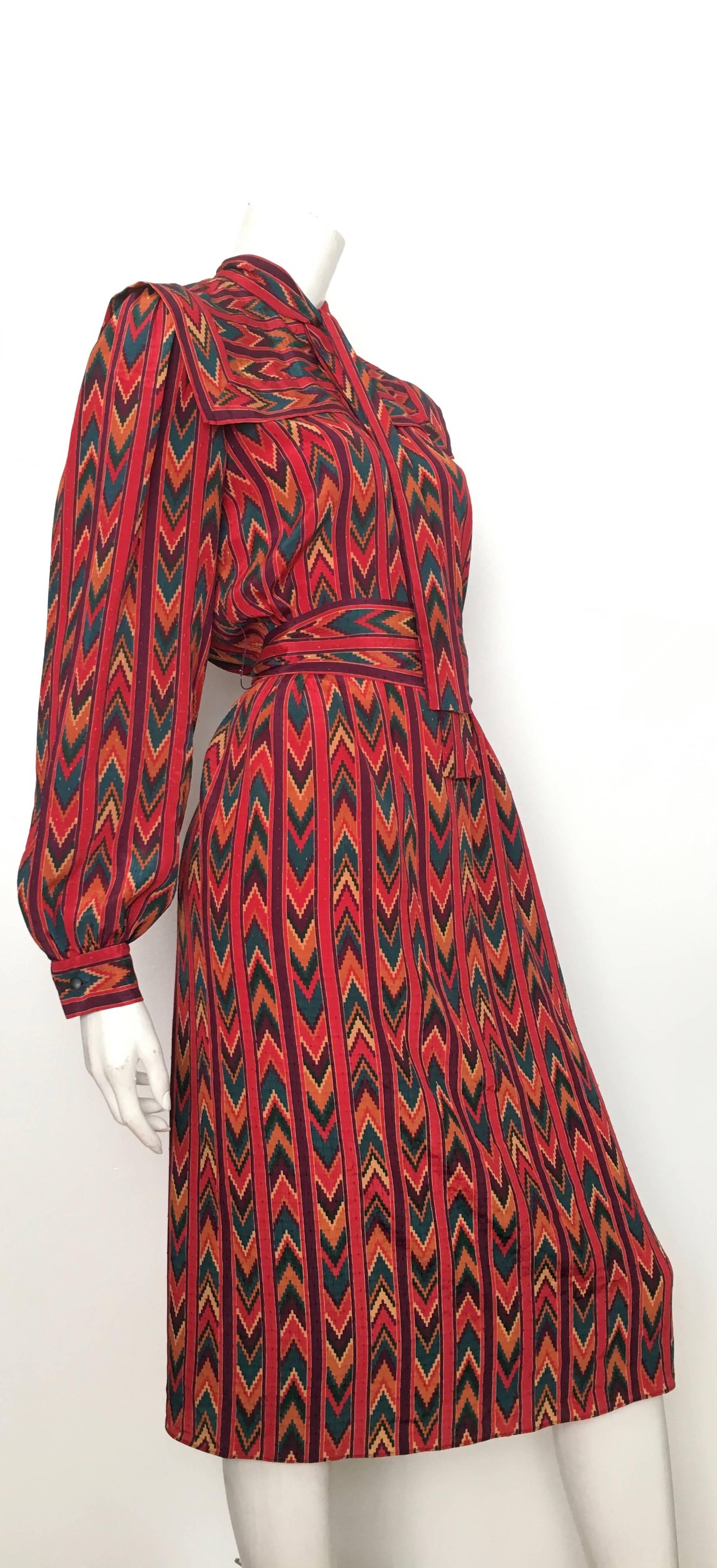 Molly Parnis 1980s Native American Print Dress Size 10. For Sale 5