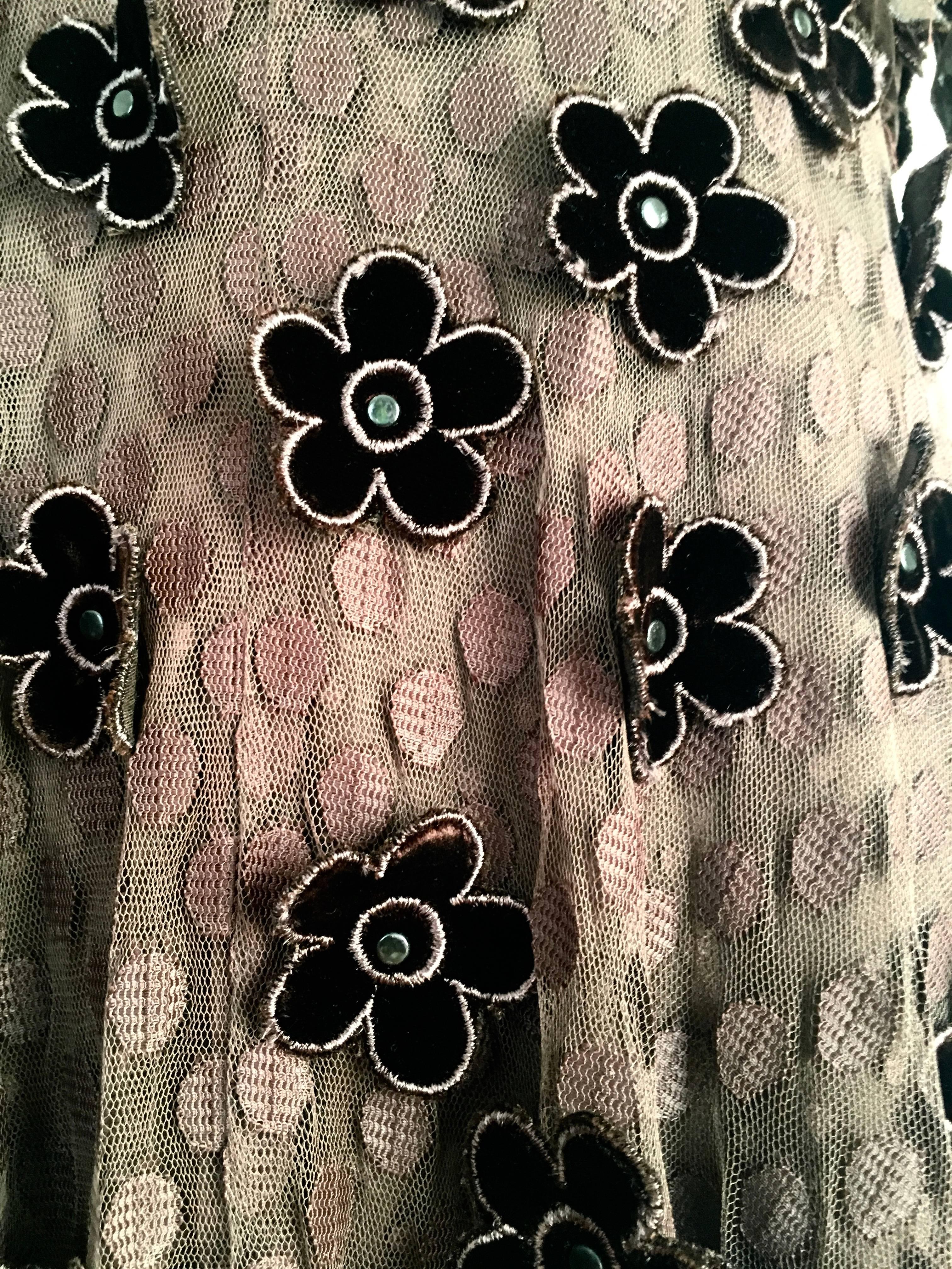 Brown Maxi Empire 1960s Layered Dress with Velvet Flowers Size 8 / 10. In Excellent Condition For Sale In Atlanta, GA