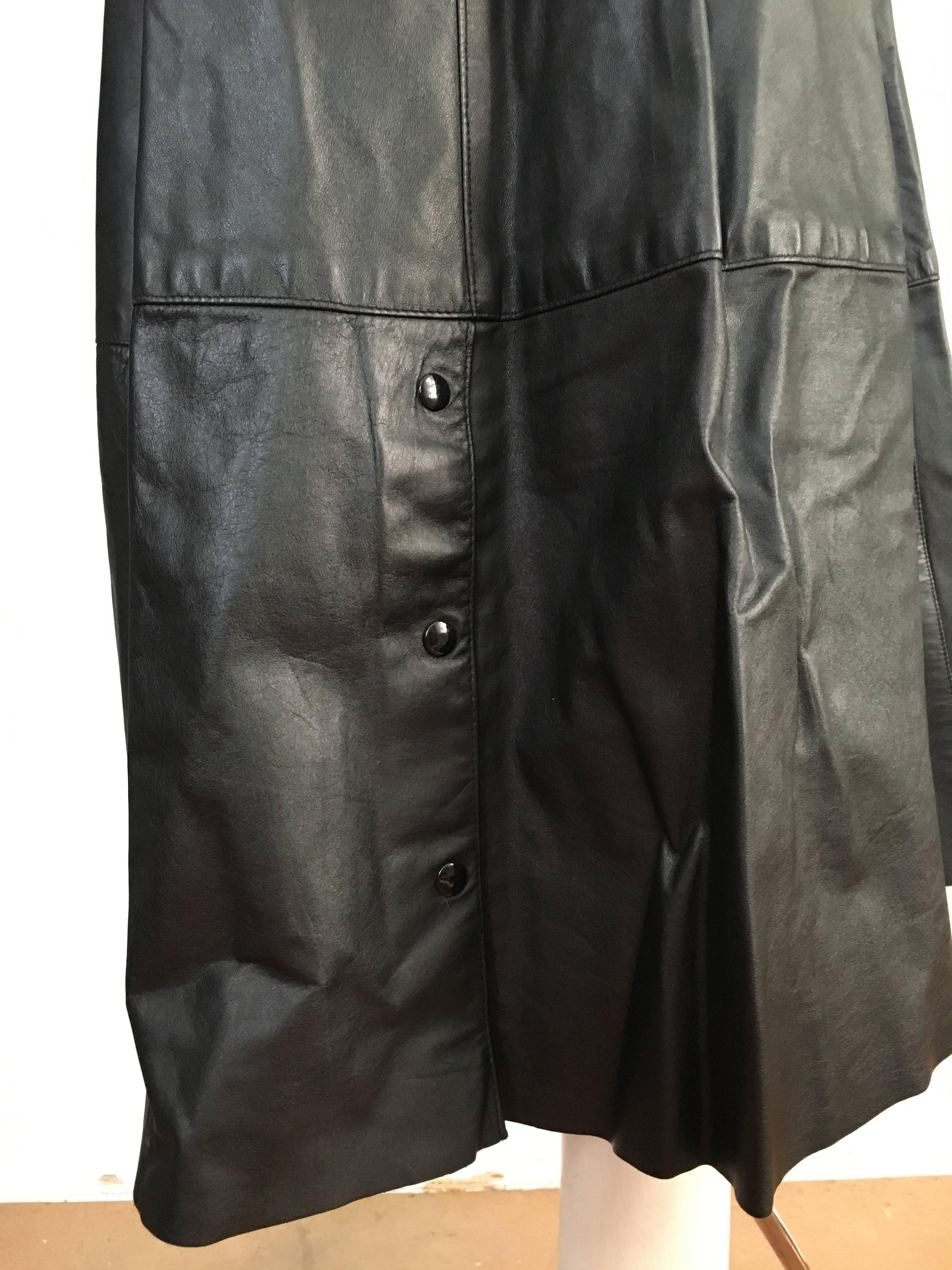 Saks Fifth Avenue 1980s Black Leather A Line Skirt with Pockets Size 4.  For Sale 8