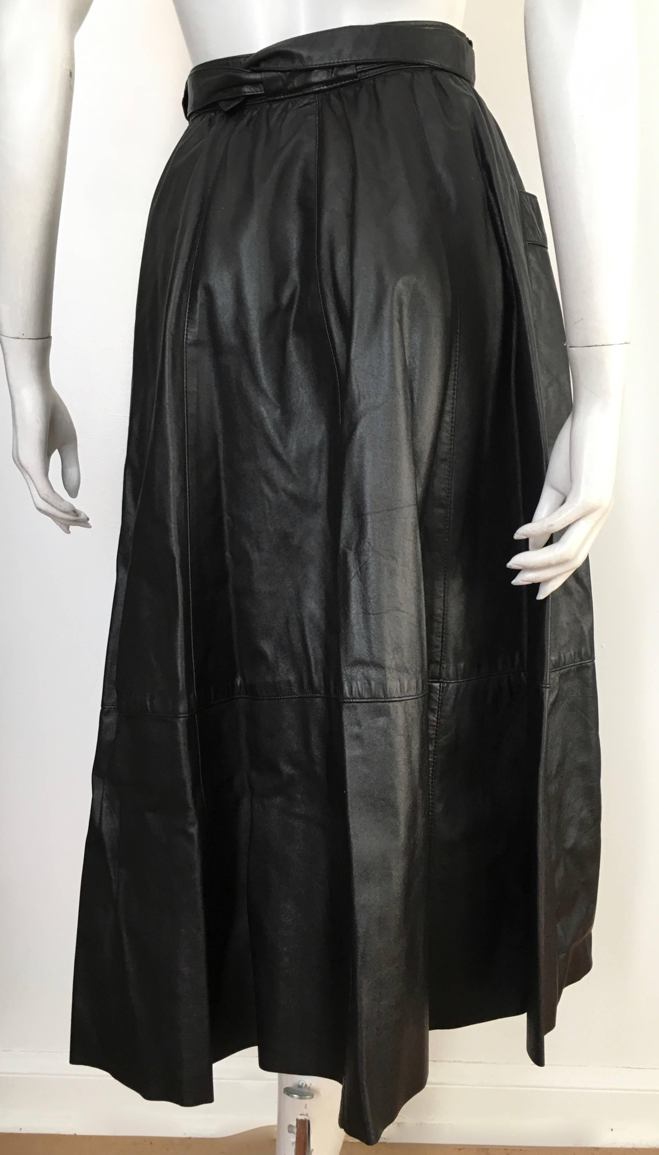 Saks Fifth Avenue 1980s Black Leather A Line Skirt with Pockets Size 4.  For Sale 5