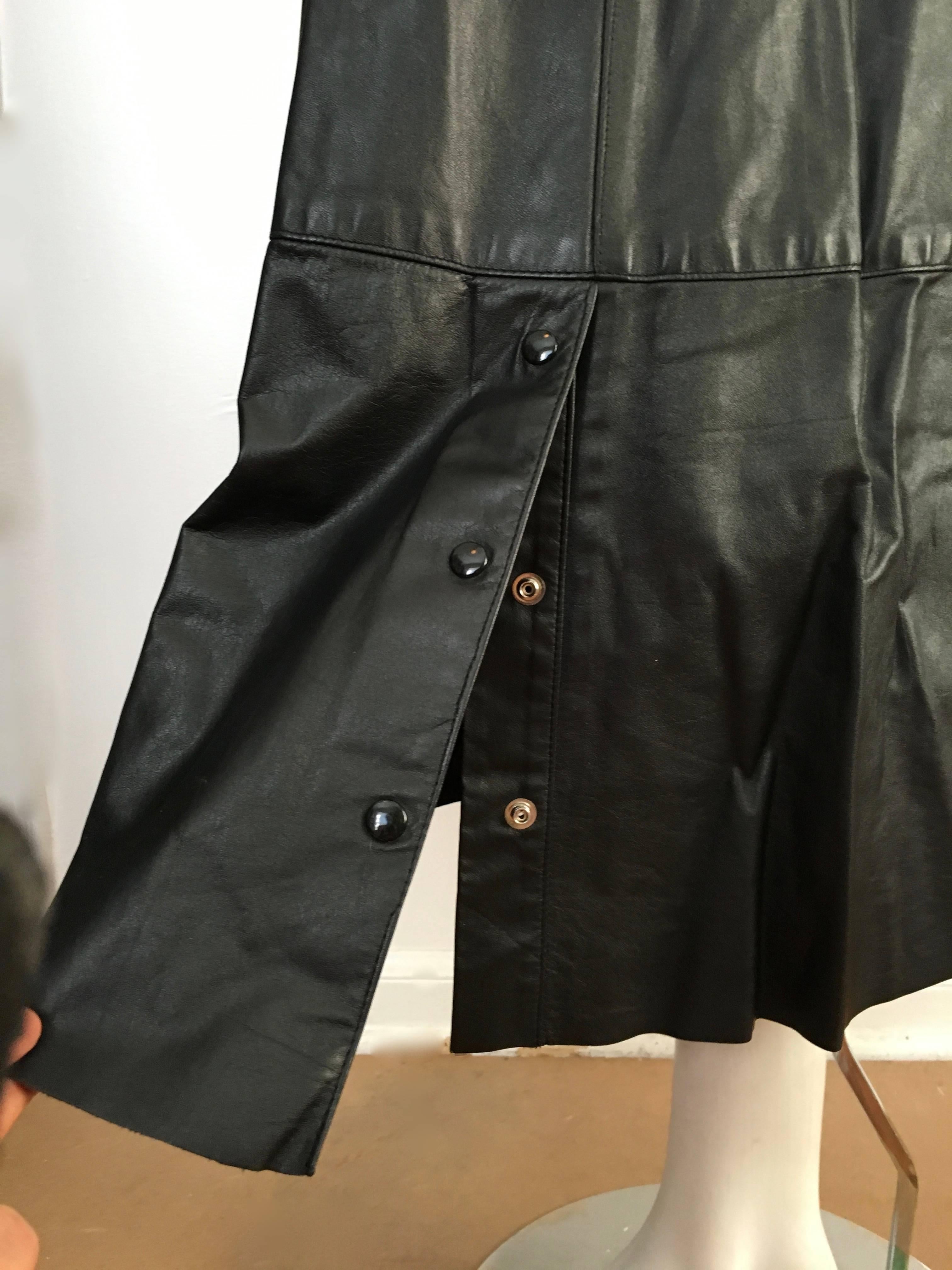 Saks Fifth Avenue 1980s Black Leather A Line Skirt with Pockets Size 4.  For Sale 9