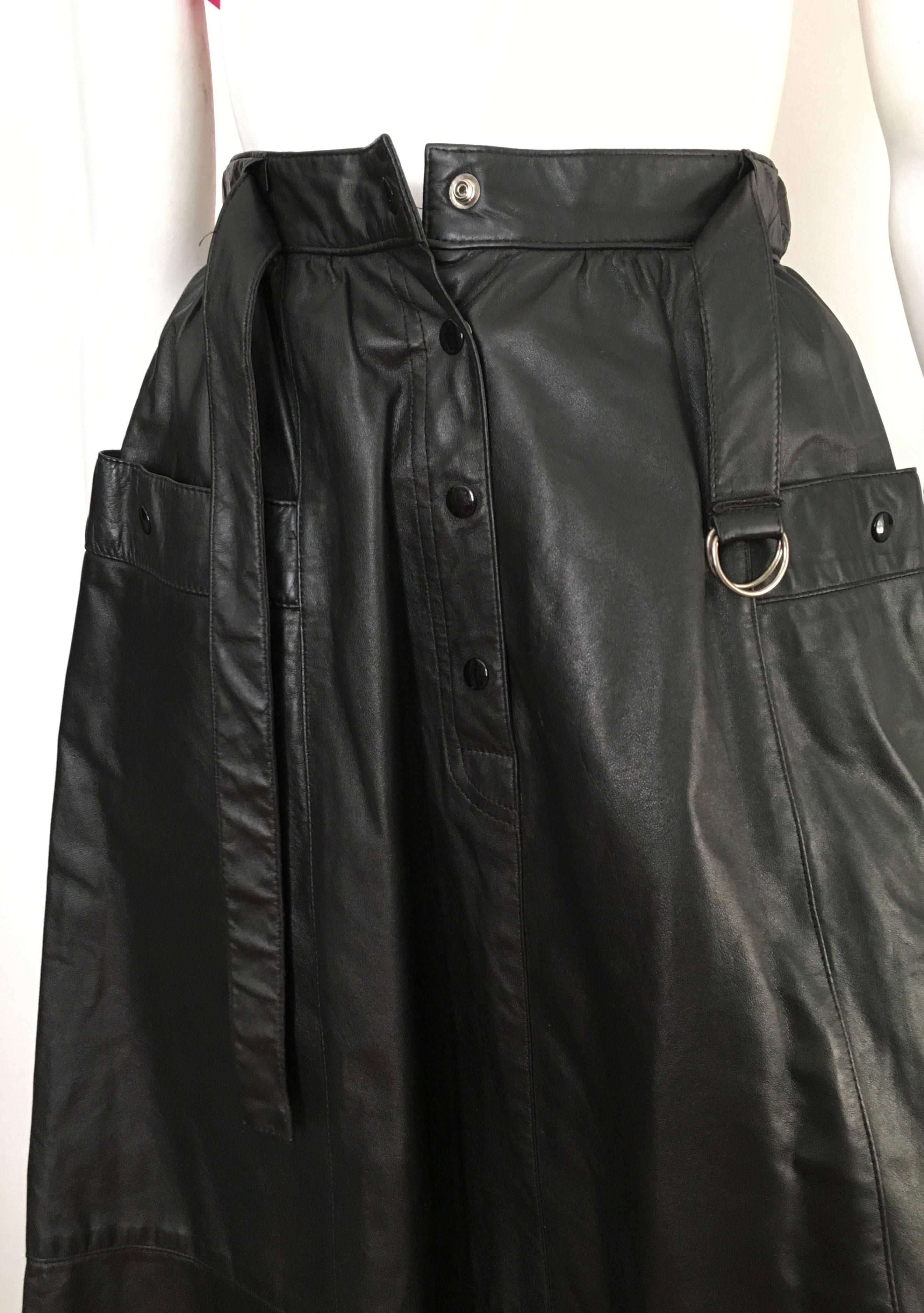 Saks Fifth Avenue 1980s Black Leather A Line Skirt with Pockets Size 4.  For Sale 10