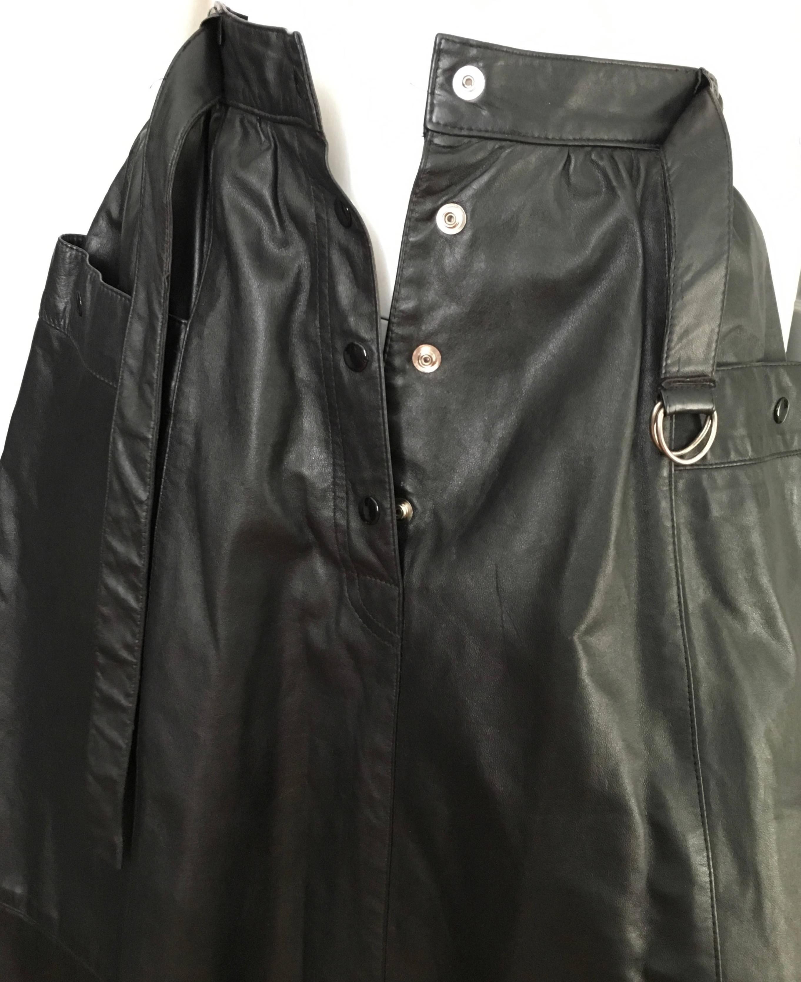 Saks Fifth Avenue 1980s Black Leather A Line Skirt with Pockets Size 4.  For Sale 11