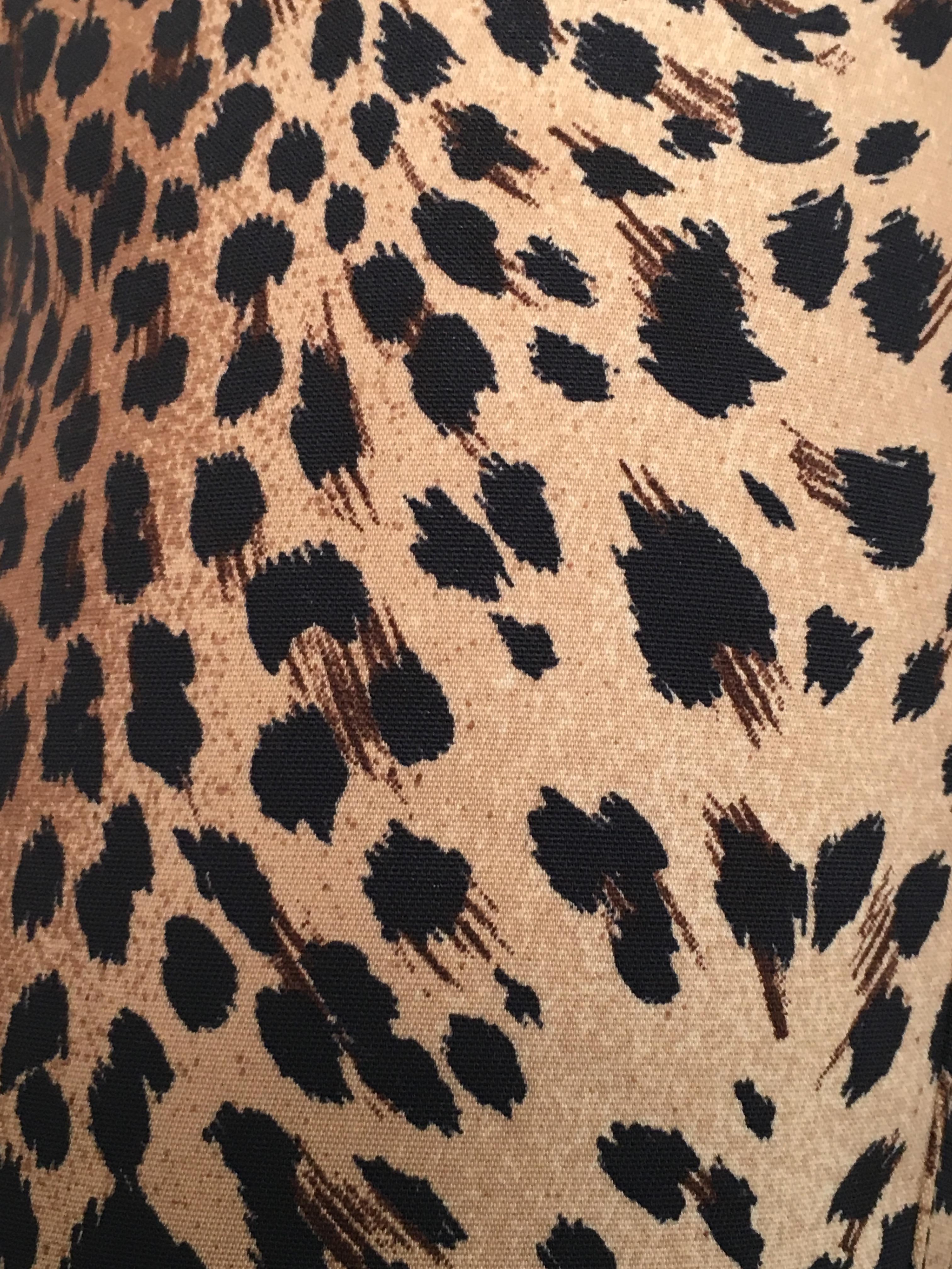 MOSCHINO Cheetah Print Capri Pants Size 8. For Sale 7