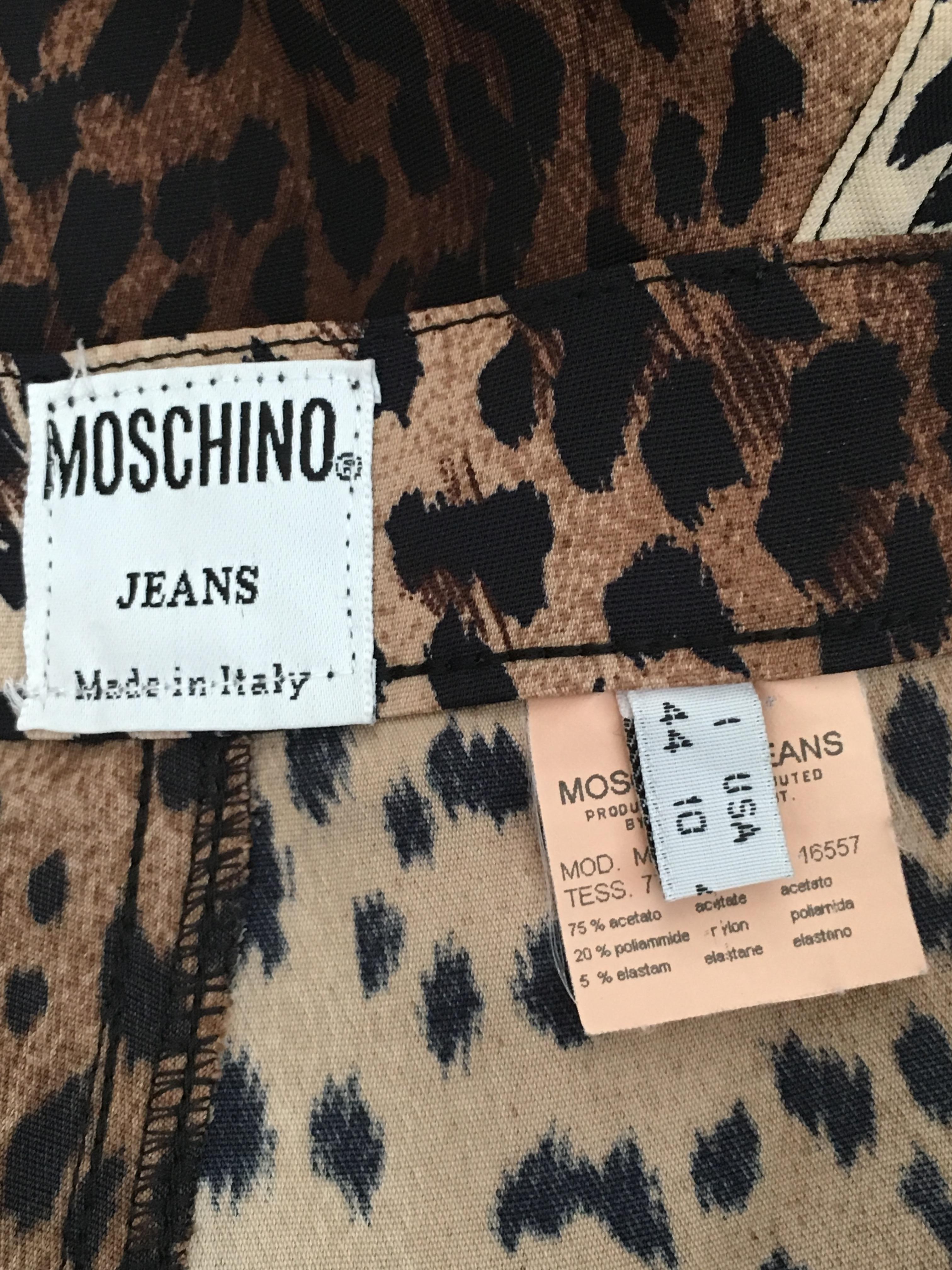 MOSCHINO Cheetah Print Capri Pants Size 8. For Sale 9