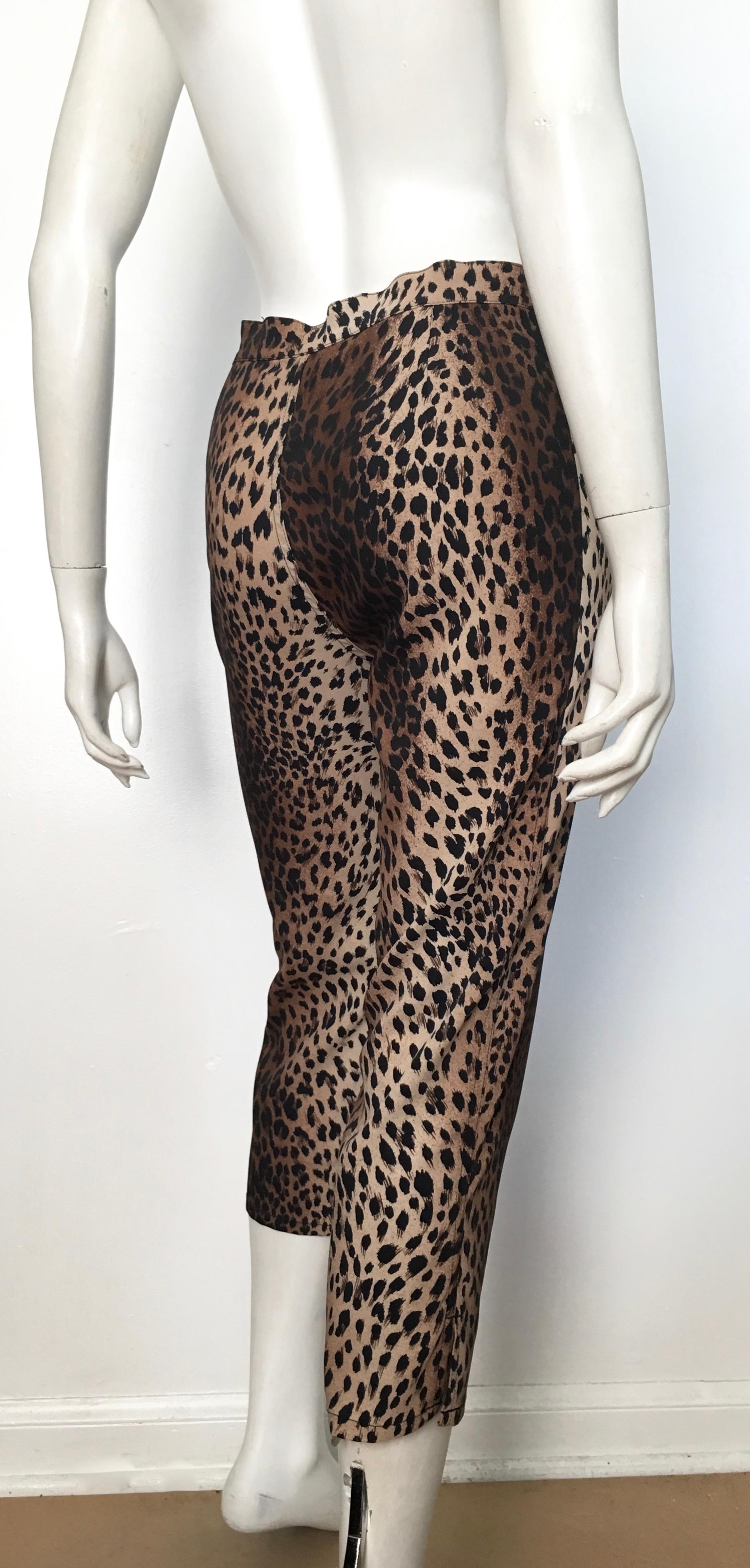 MOSCHINO Cheetah Print Capri Pants Size 8. For Sale 3