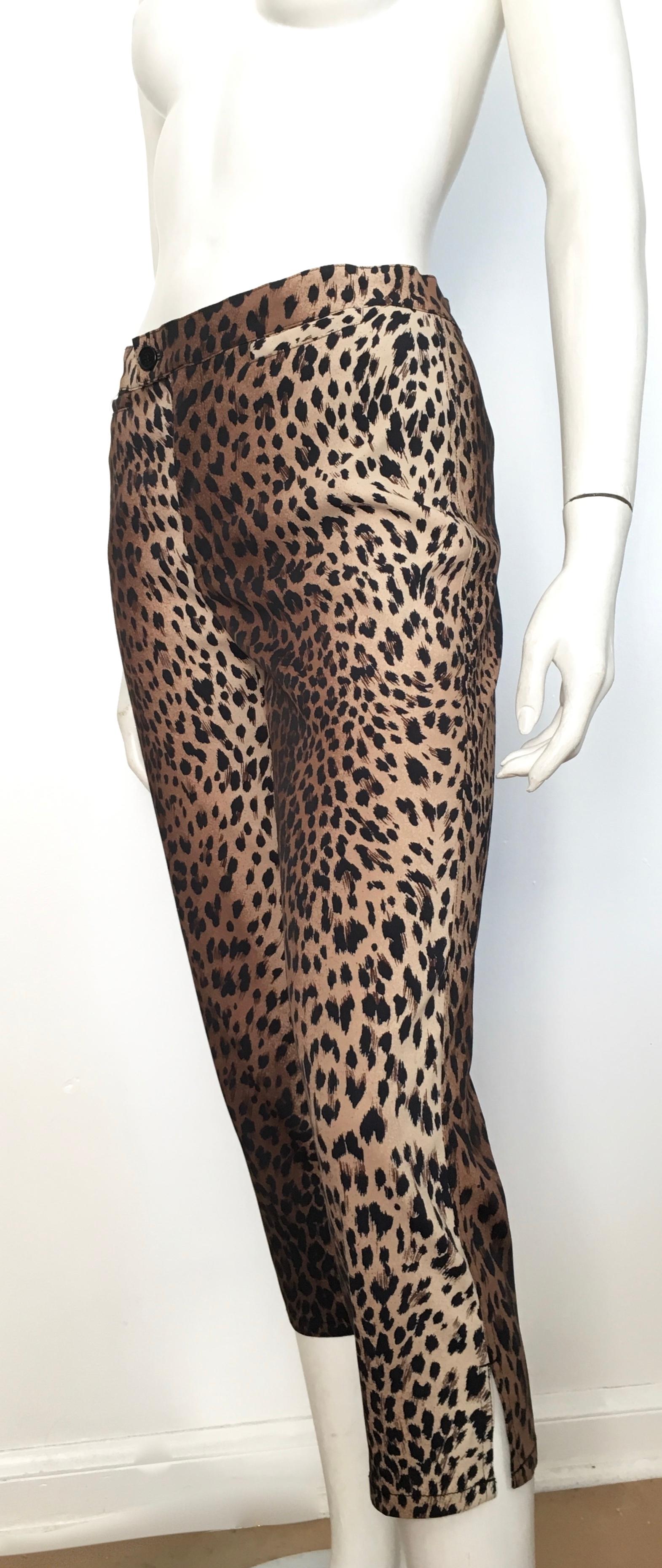 MOSCHINO Cheetah Print Capri Pants Size 8. For Sale 5