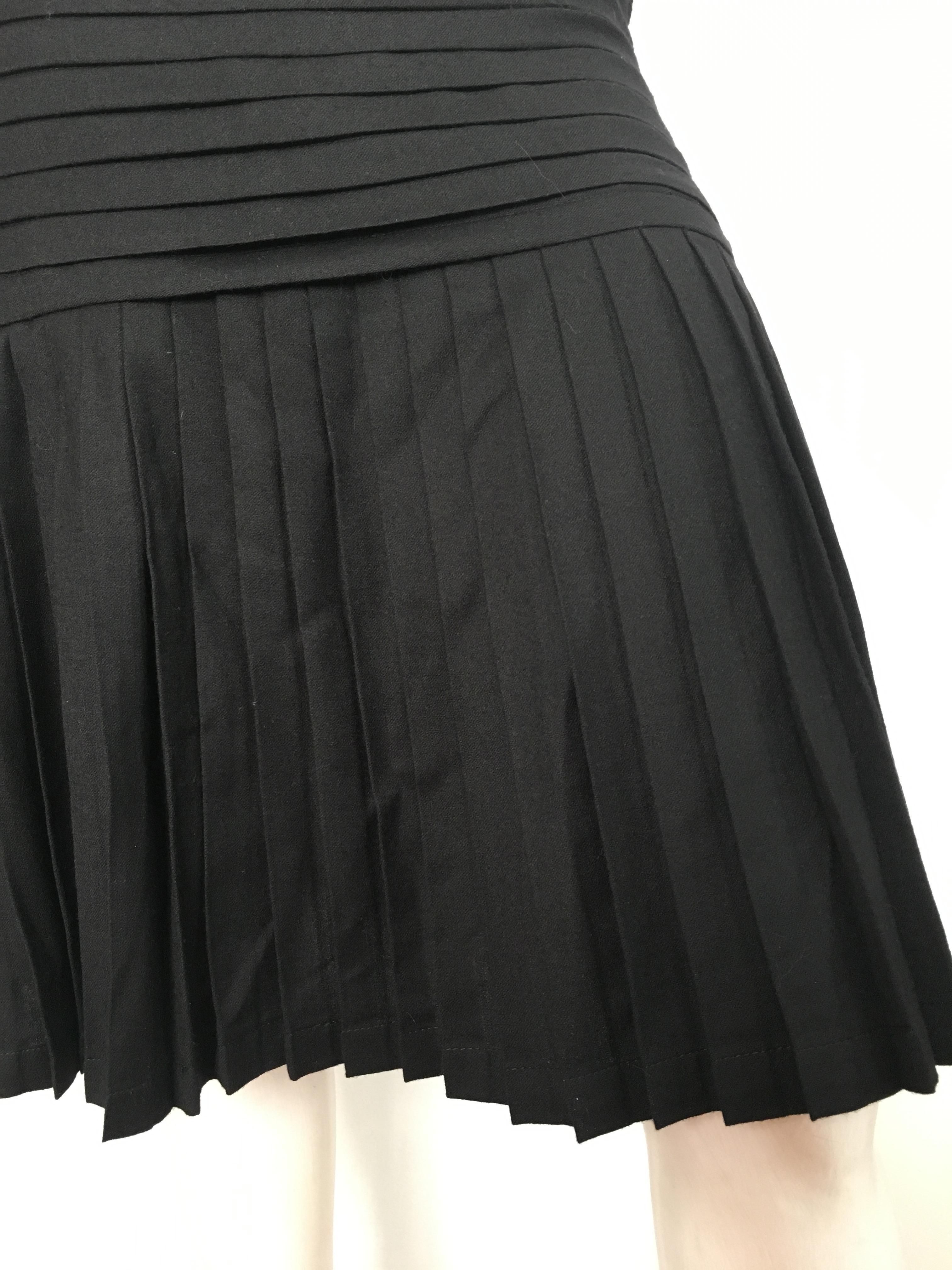 Genny Black Wool Pleated Skirt Size 6. For Sale 7