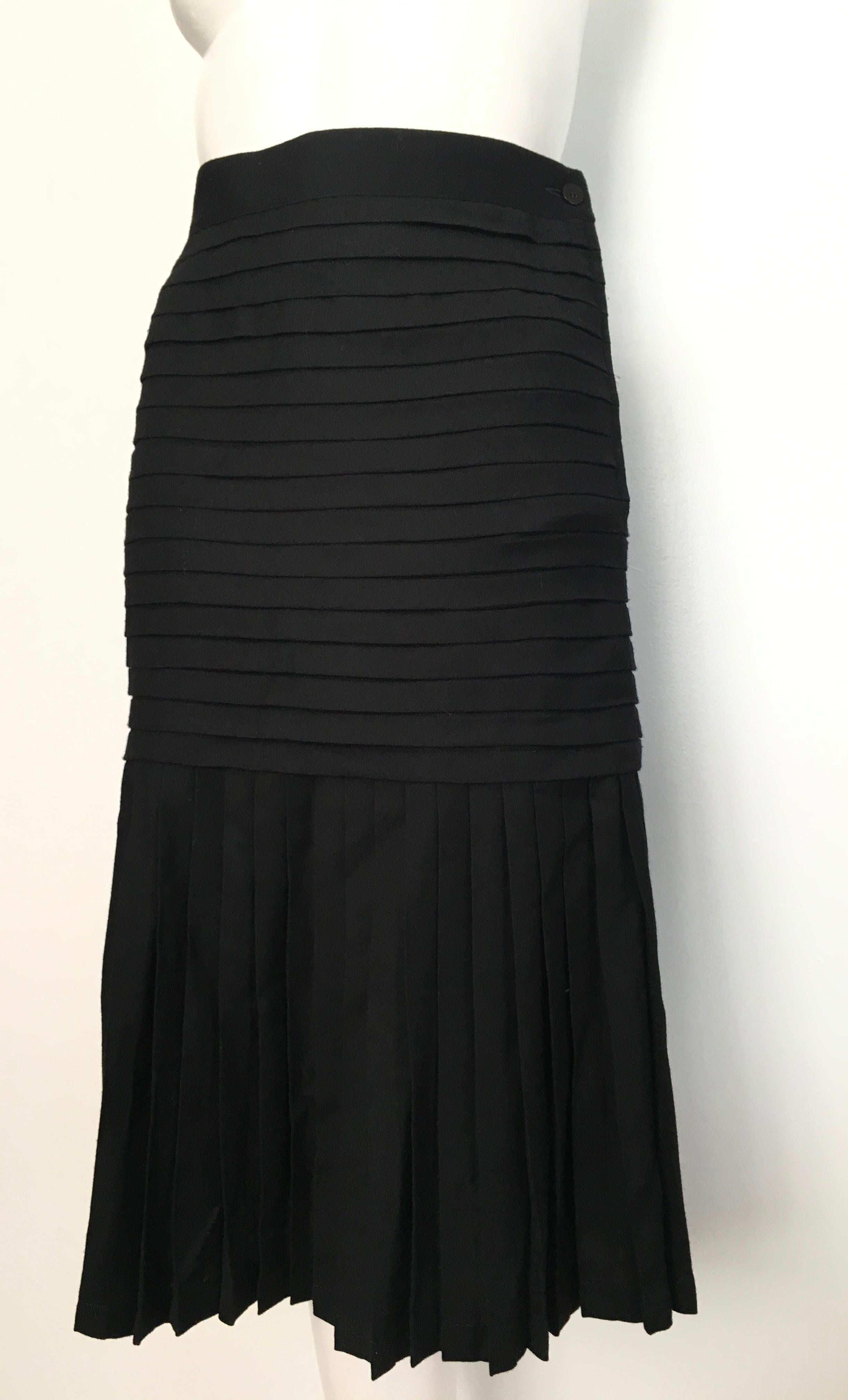 Genny Black Wool Pleated Skirt Size 6. In Excellent Condition For Sale In Atlanta, GA