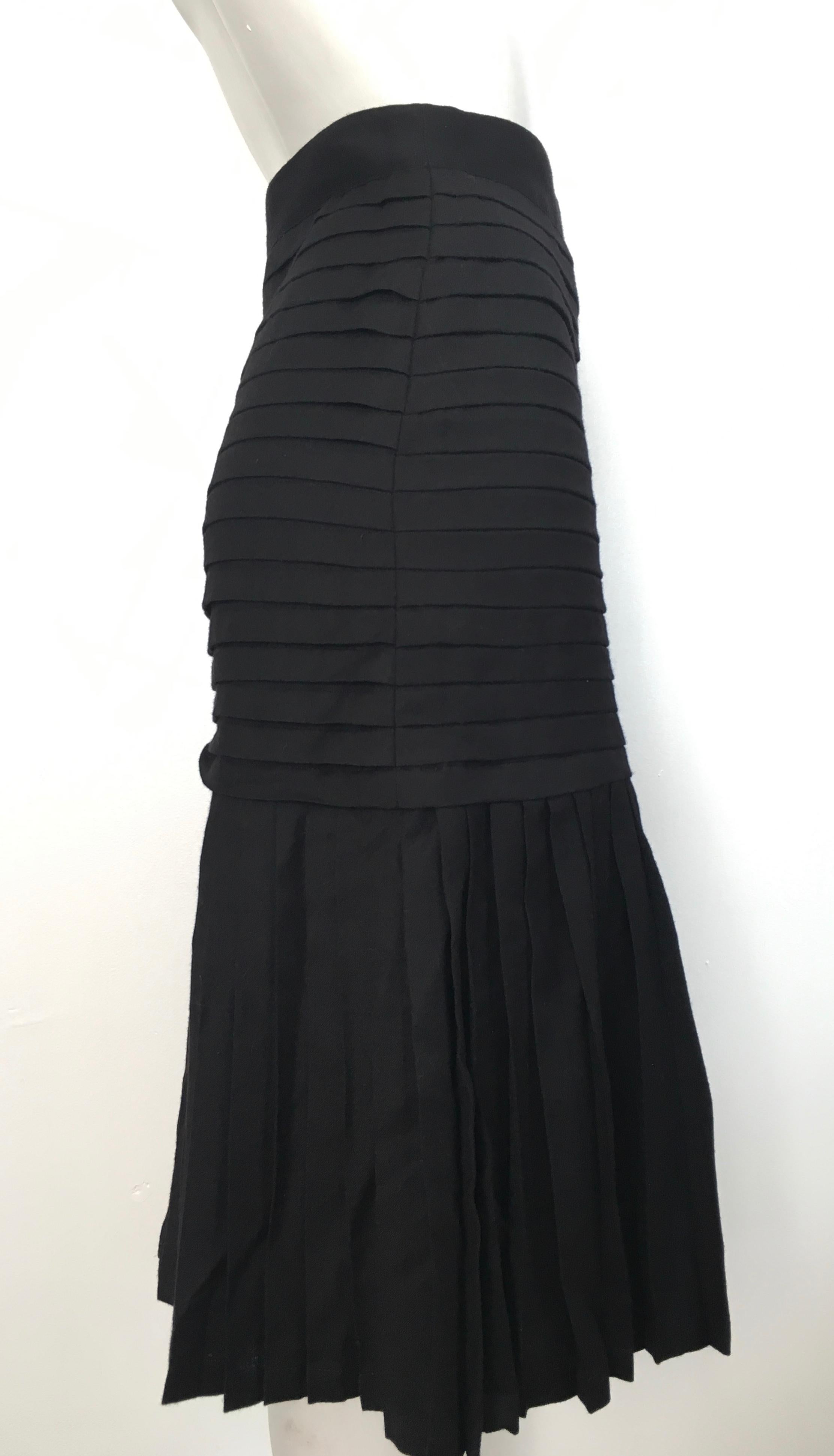 Genny Black Wool Pleated Skirt Size 6. For Sale 1