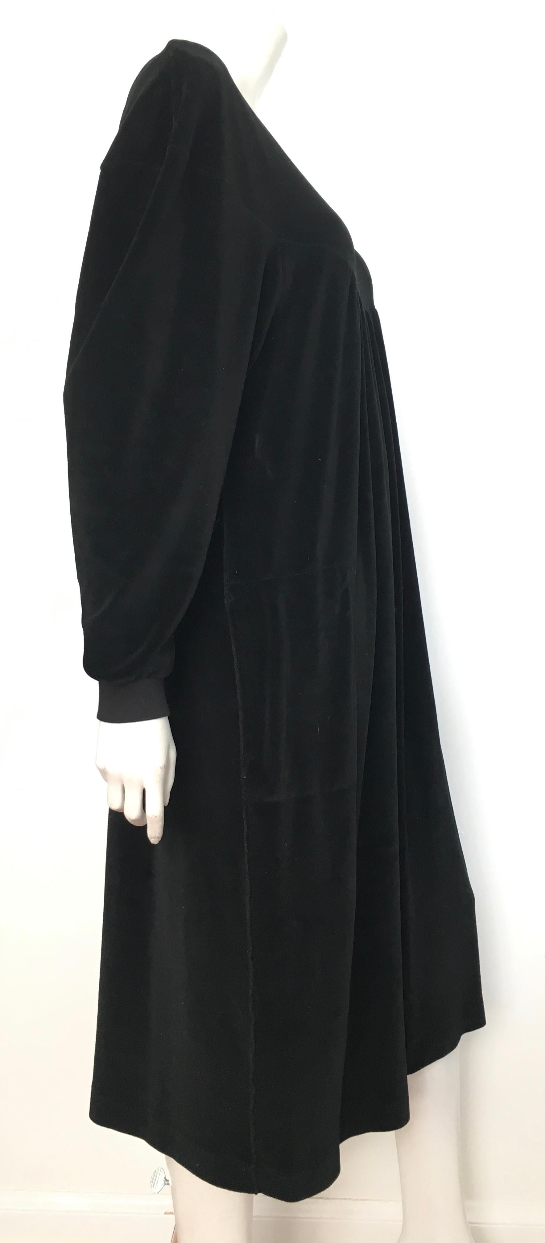 Sonia Rykiel 1980s Black Velour Dress with Pockets & Cardigan Size Large. For Sale 3