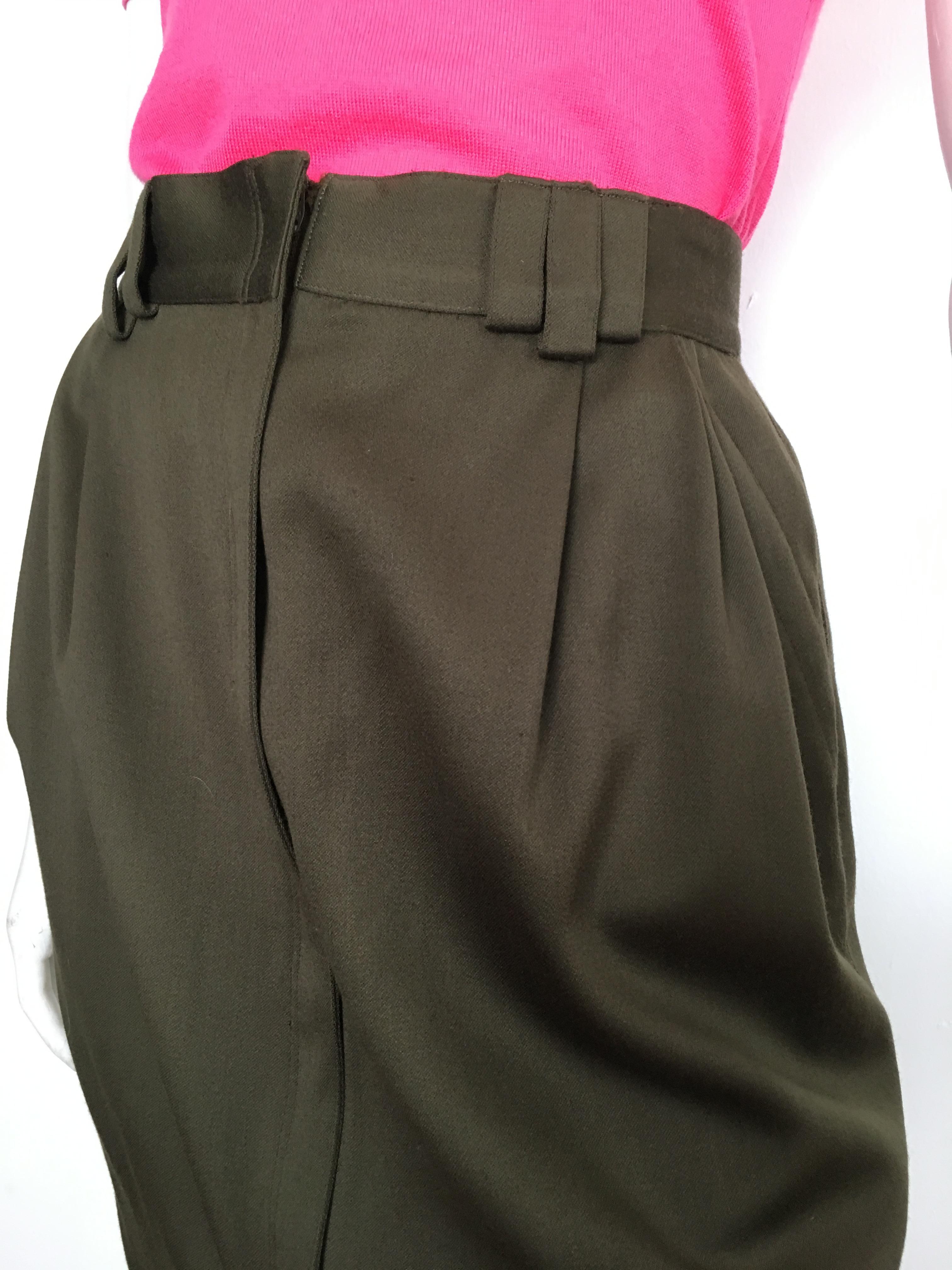 Gianni Versace 1980s Olive Wool Skirt with Pockets Size 6. For Sale 3