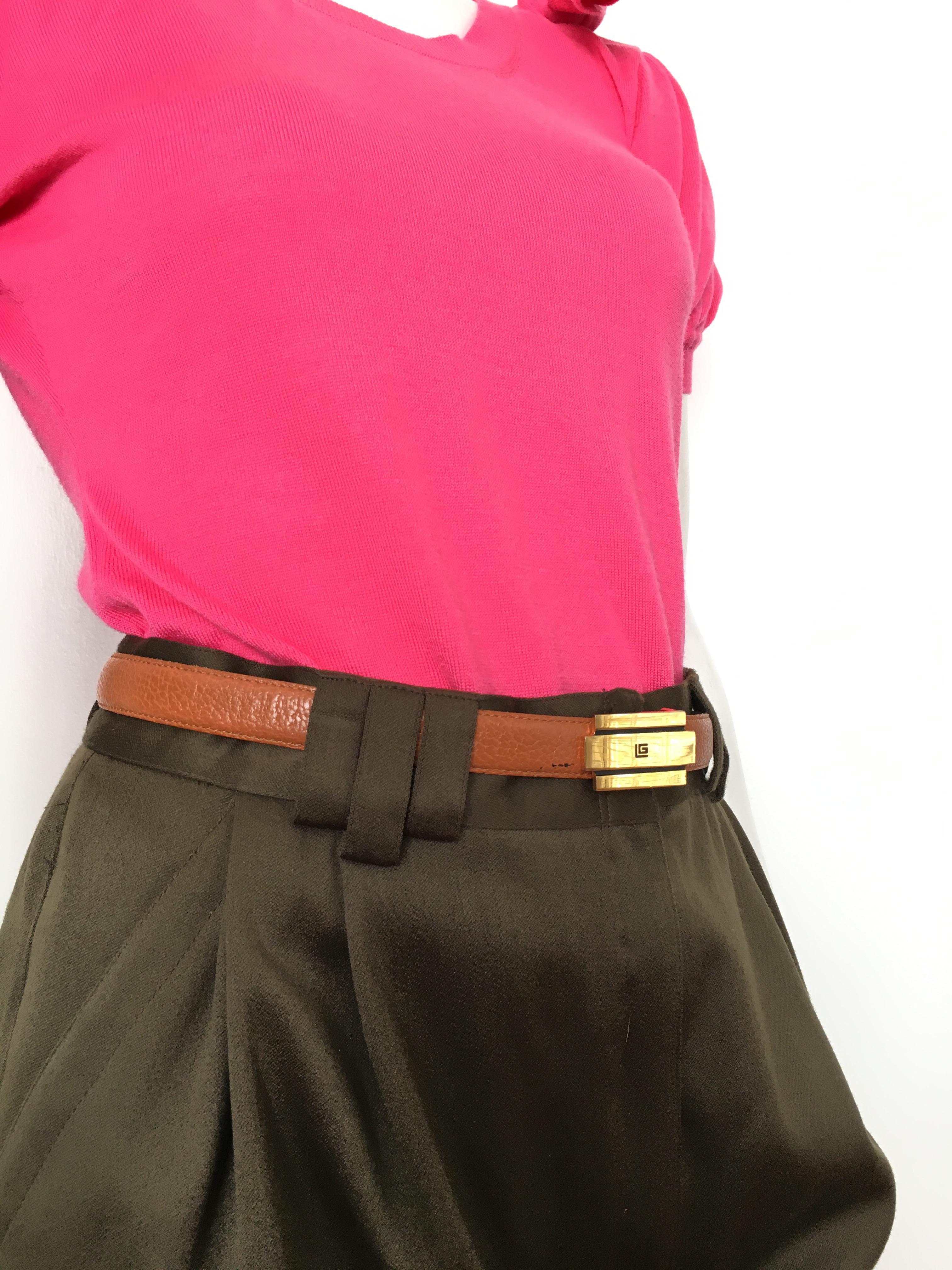 Gianni Versace 1980s Olive Wool Skirt with Pockets Size 6. For Sale 9