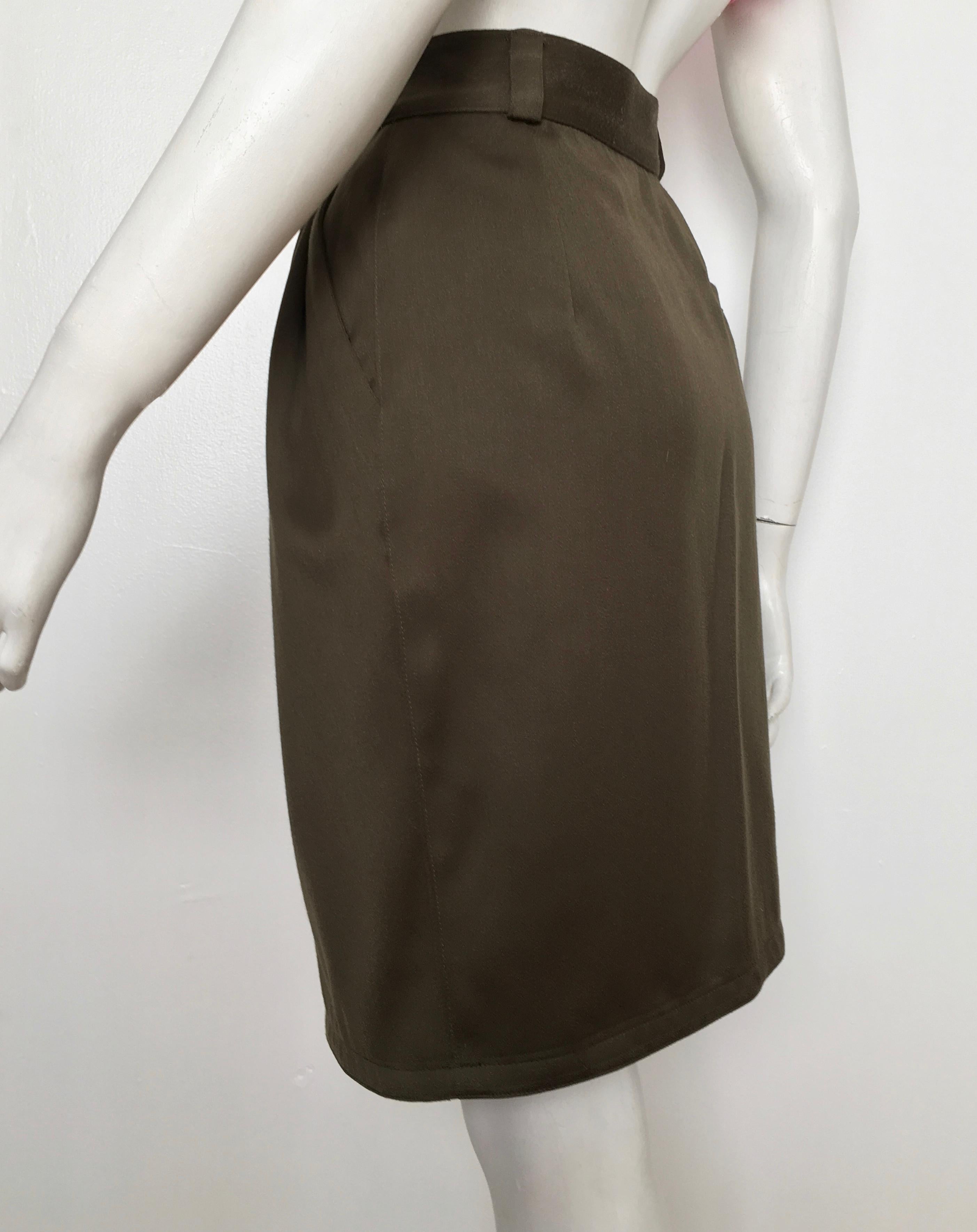 Gianni Versace 1980s Olive Wool Skirt with Pockets Size 6. In Excellent Condition For Sale In Atlanta, GA
