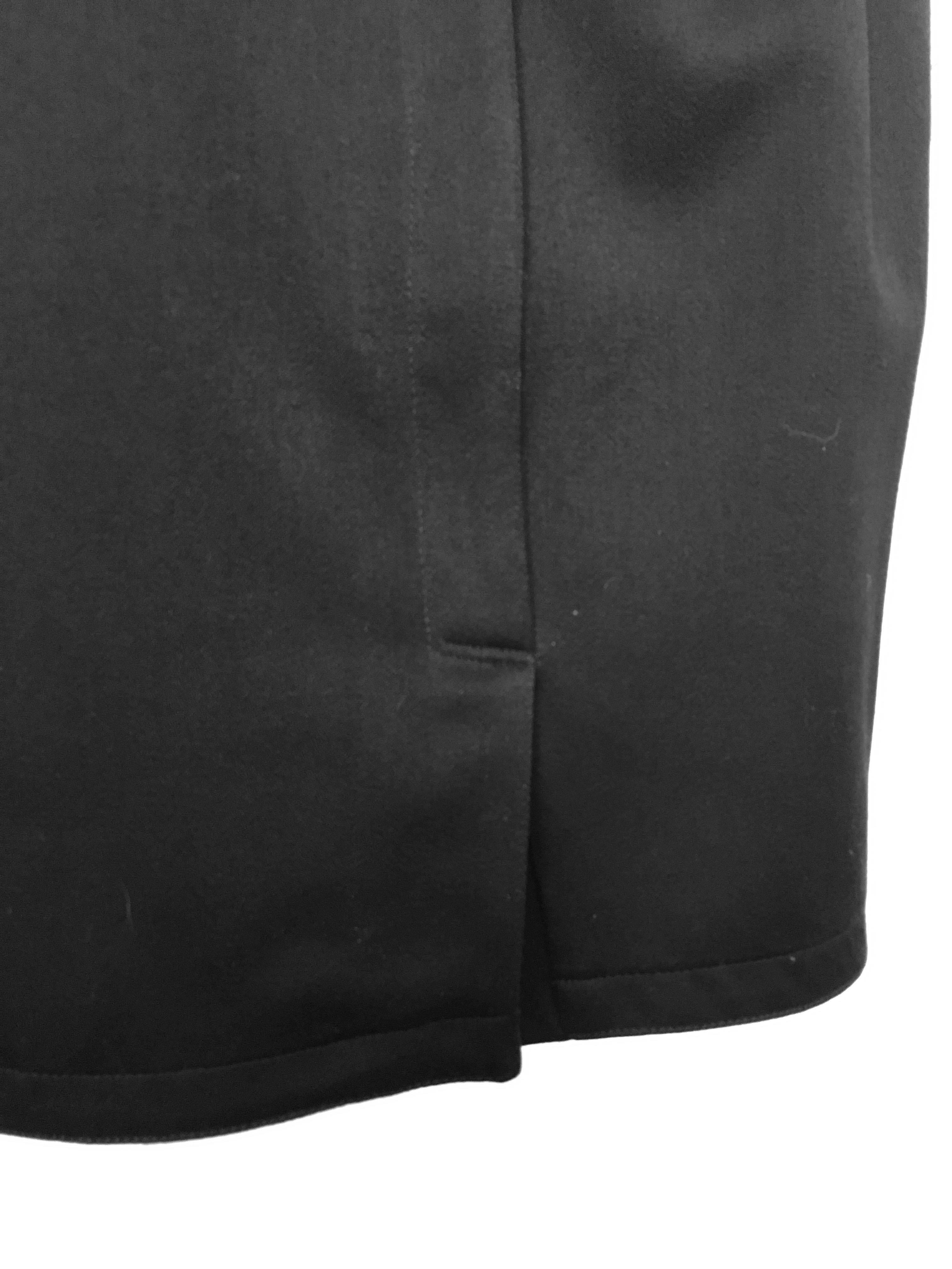 Gianni Versace 1980s Black Wool Skirt with Pockets Size 4.  In Excellent Condition For Sale In Atlanta, GA