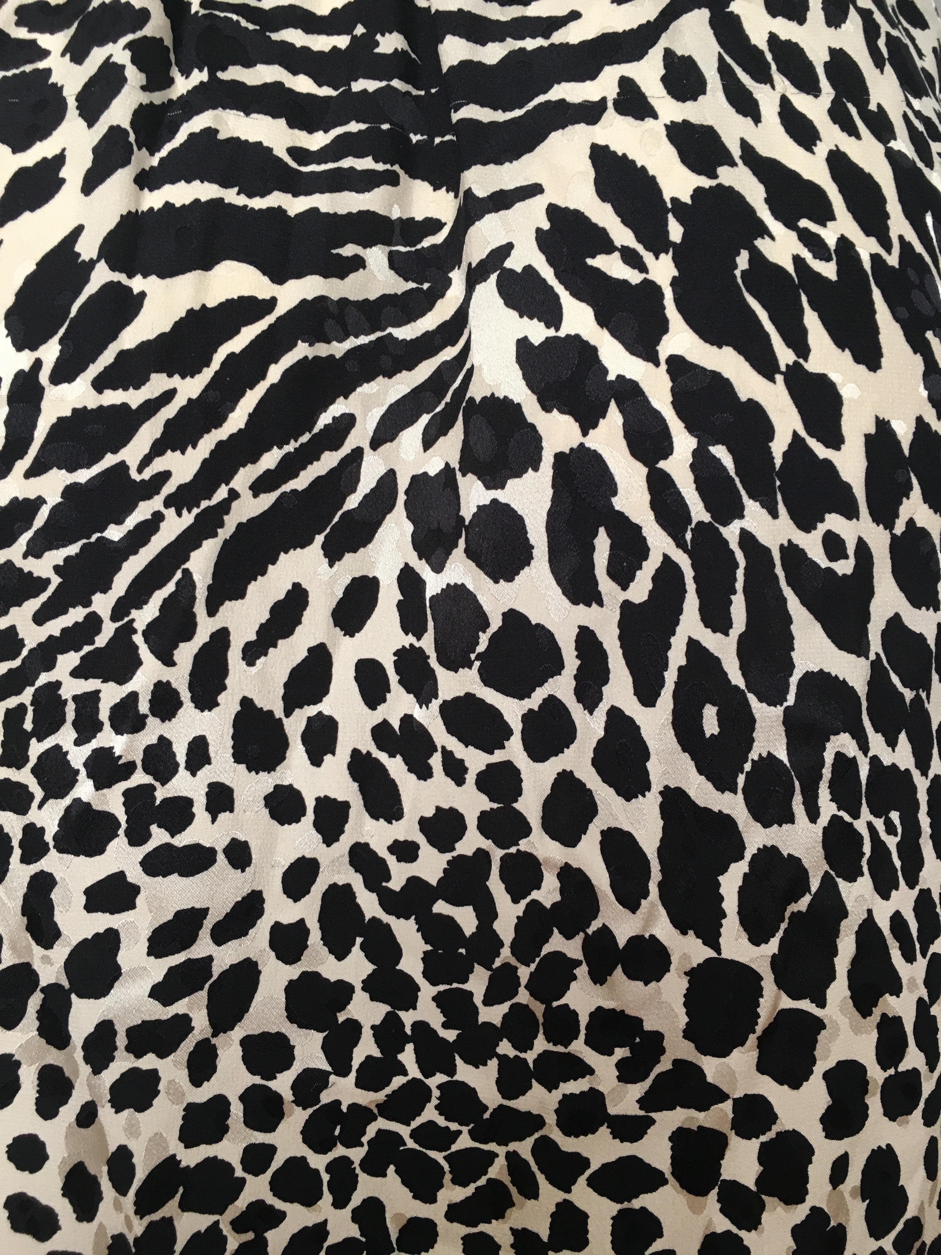 Geoffrey Beene for Lillie Rubin 1980 Animal Print Silk Dress Size 6. For Sale 7
