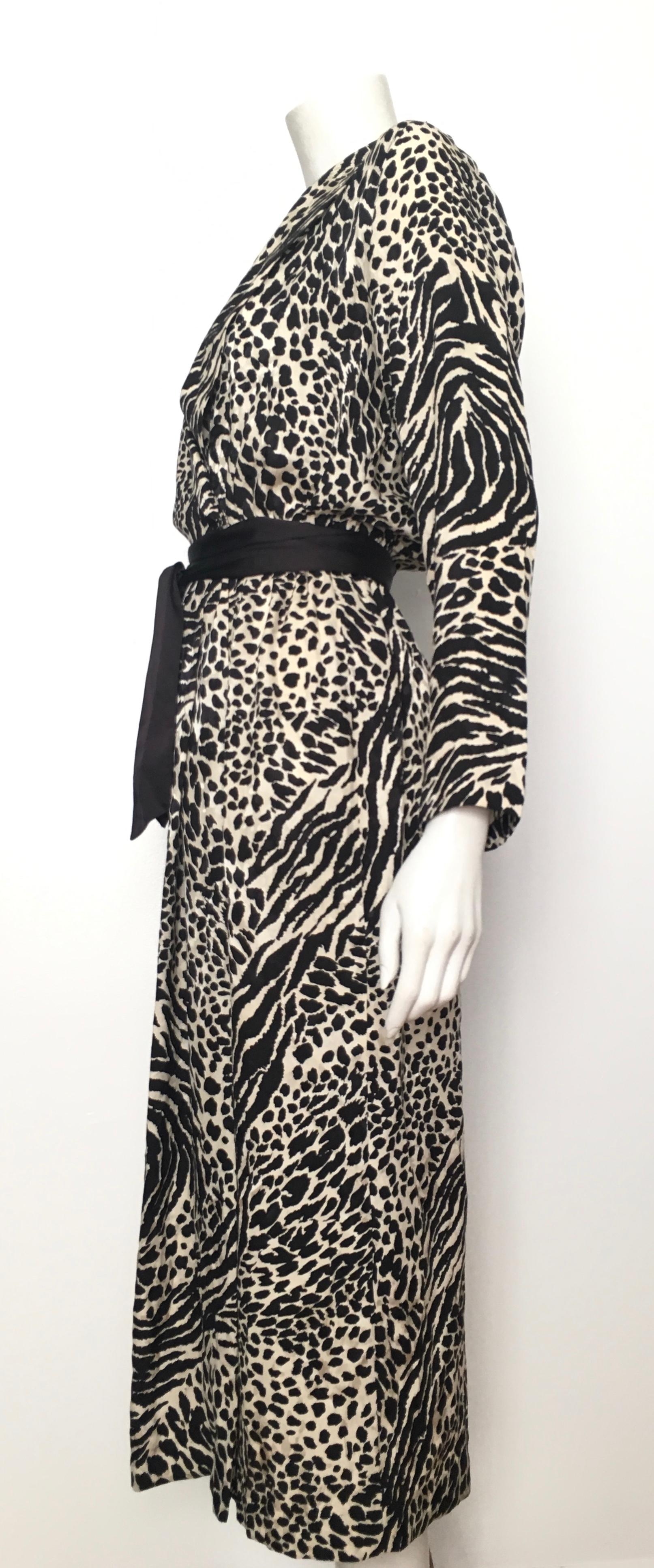 Geoffrey Beene for Lillie Rubin 1980 Animal Print Silk Dress Size 6. For Sale 8