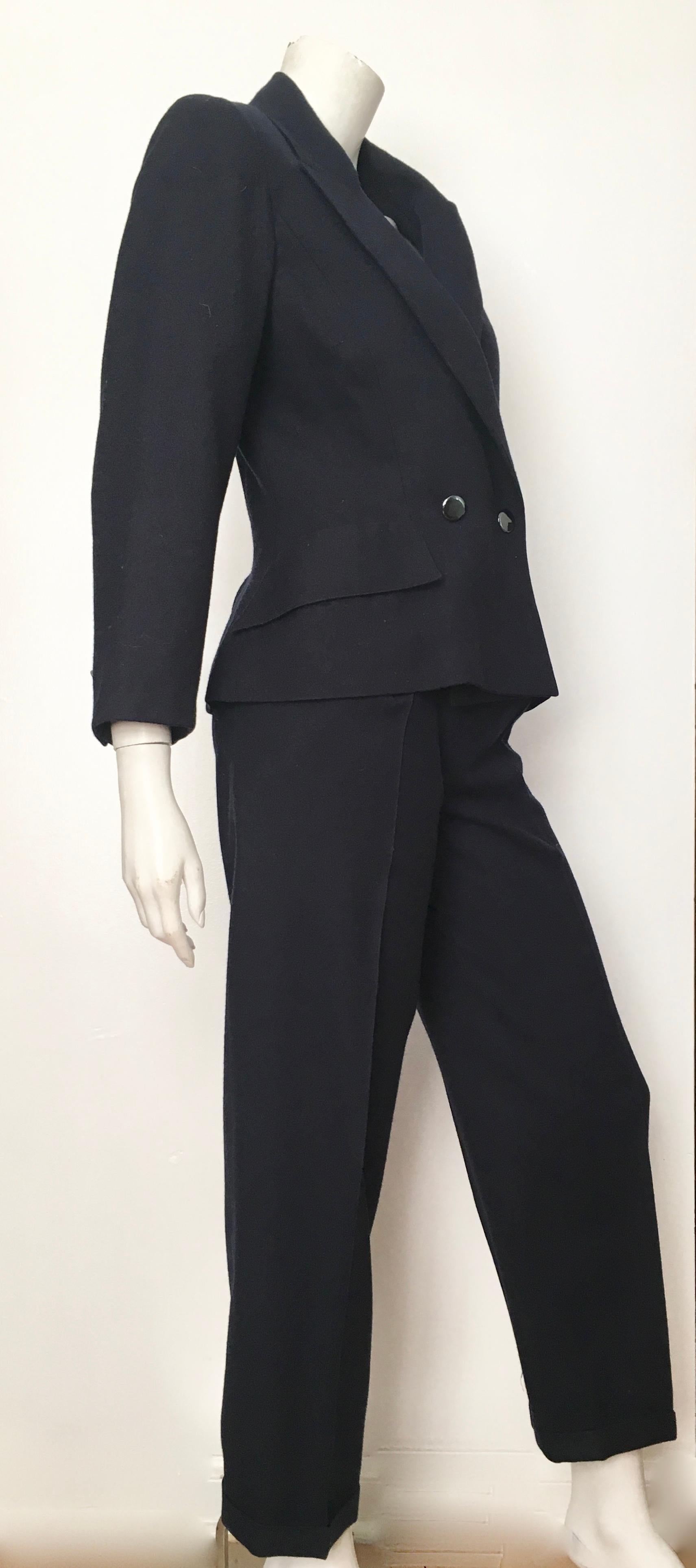 Chloe 1980s Navy Wool Pant Suit Size 4. In Excellent Condition For Sale In Atlanta, GA