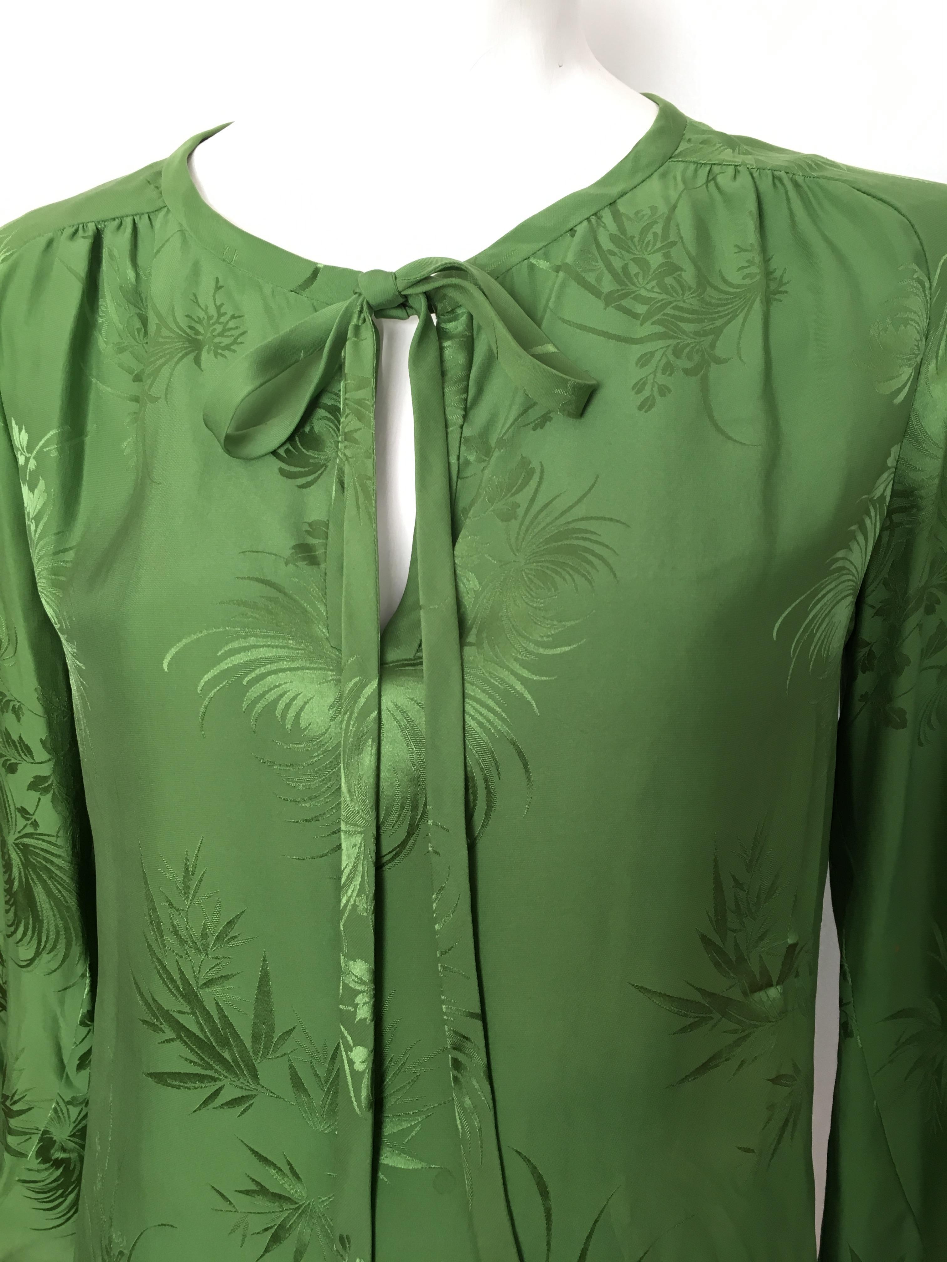 Malcolm Starr 1970s Green Silk Long Sleeve Blouse Size 6/8. In Good Condition For Sale In Atlanta, GA