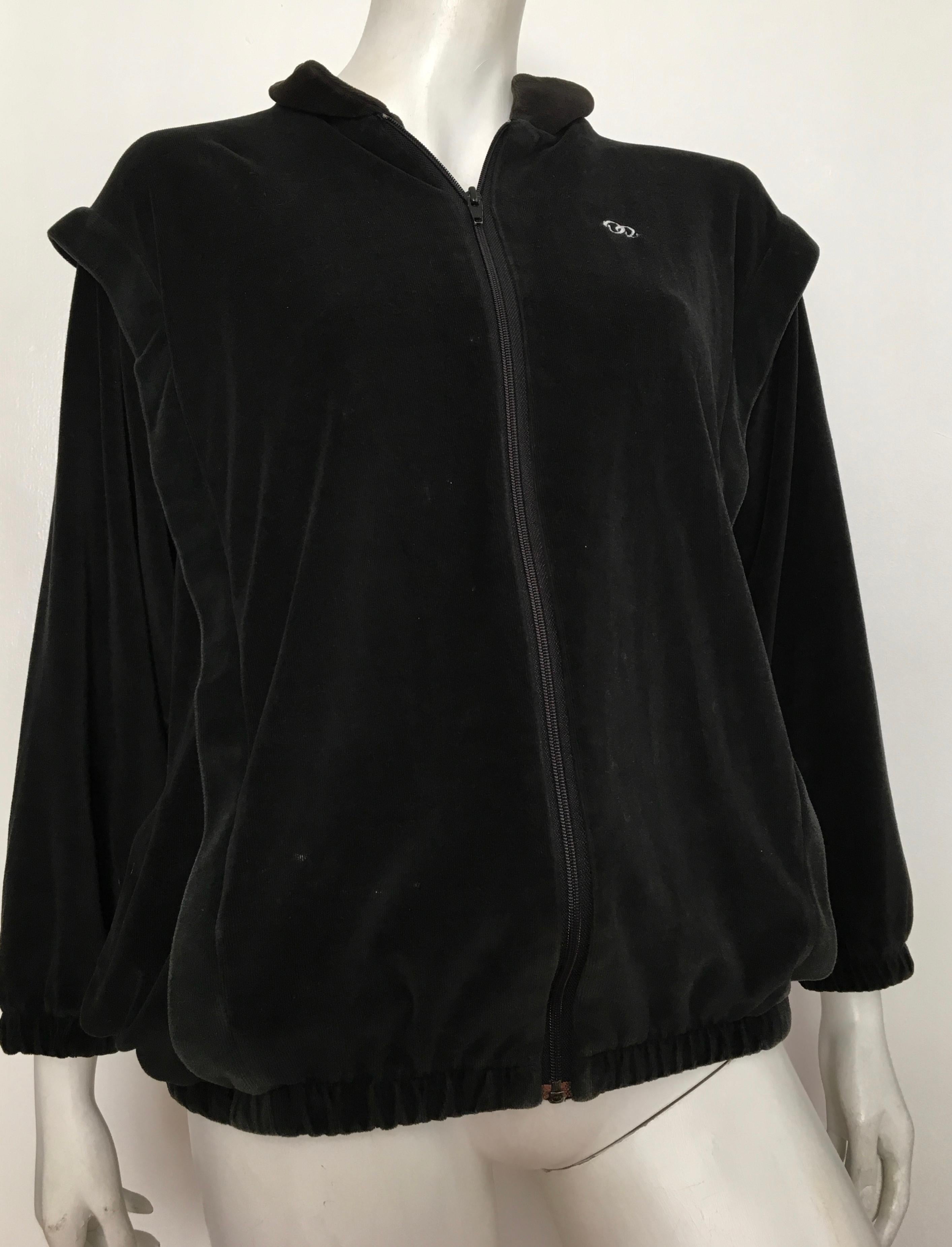 Oscar de la Renta 1980s Black Velour Active Wear Jacket Size Medium. In Good Condition For Sale In Atlanta, GA