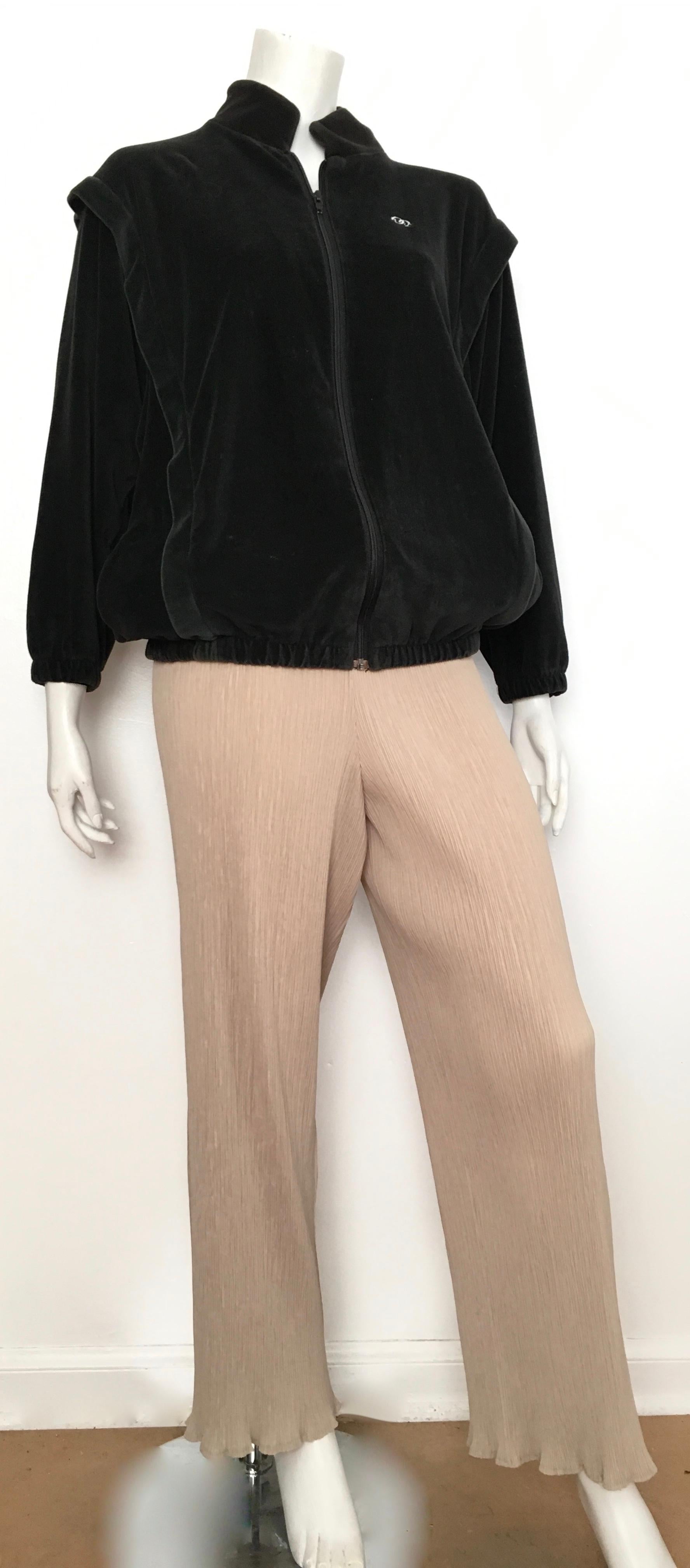 Oscar de la Renta 1980s Black Velour Active Wear Jacket Size Medium. For Sale 8