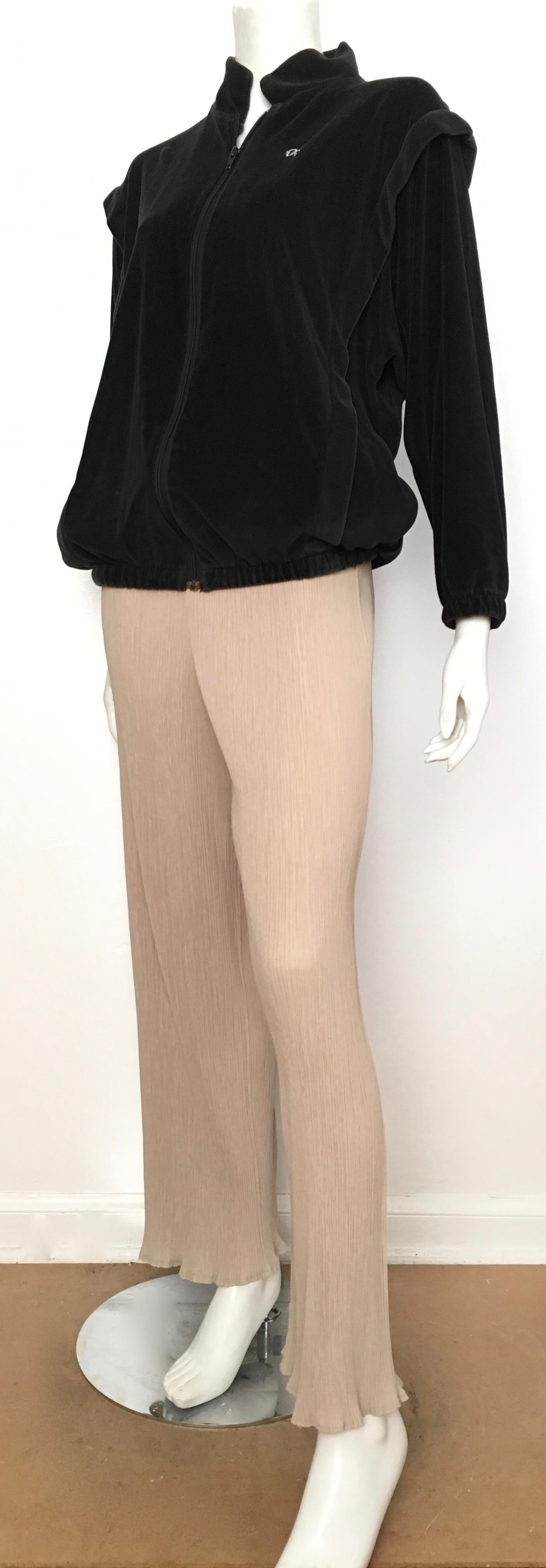 Oscar de la Renta 1980s Black Velour Active Wear Jacket Size Medium. For Sale 10