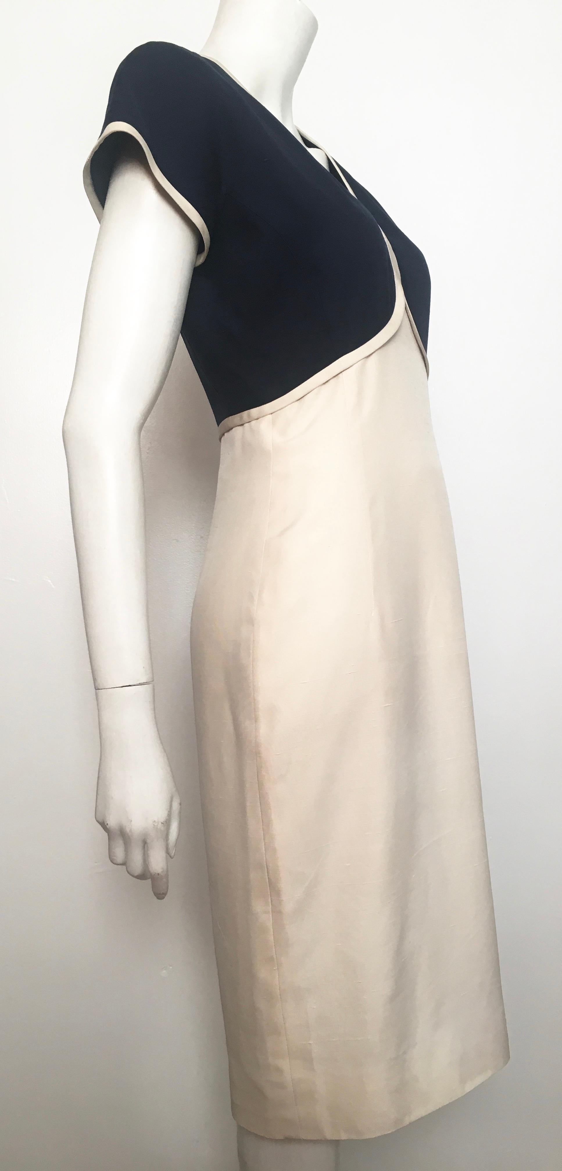 Women's or Men's Valentino 1980s Silk Short Sleeve Navy & Cream Dress Size 6. For Sale