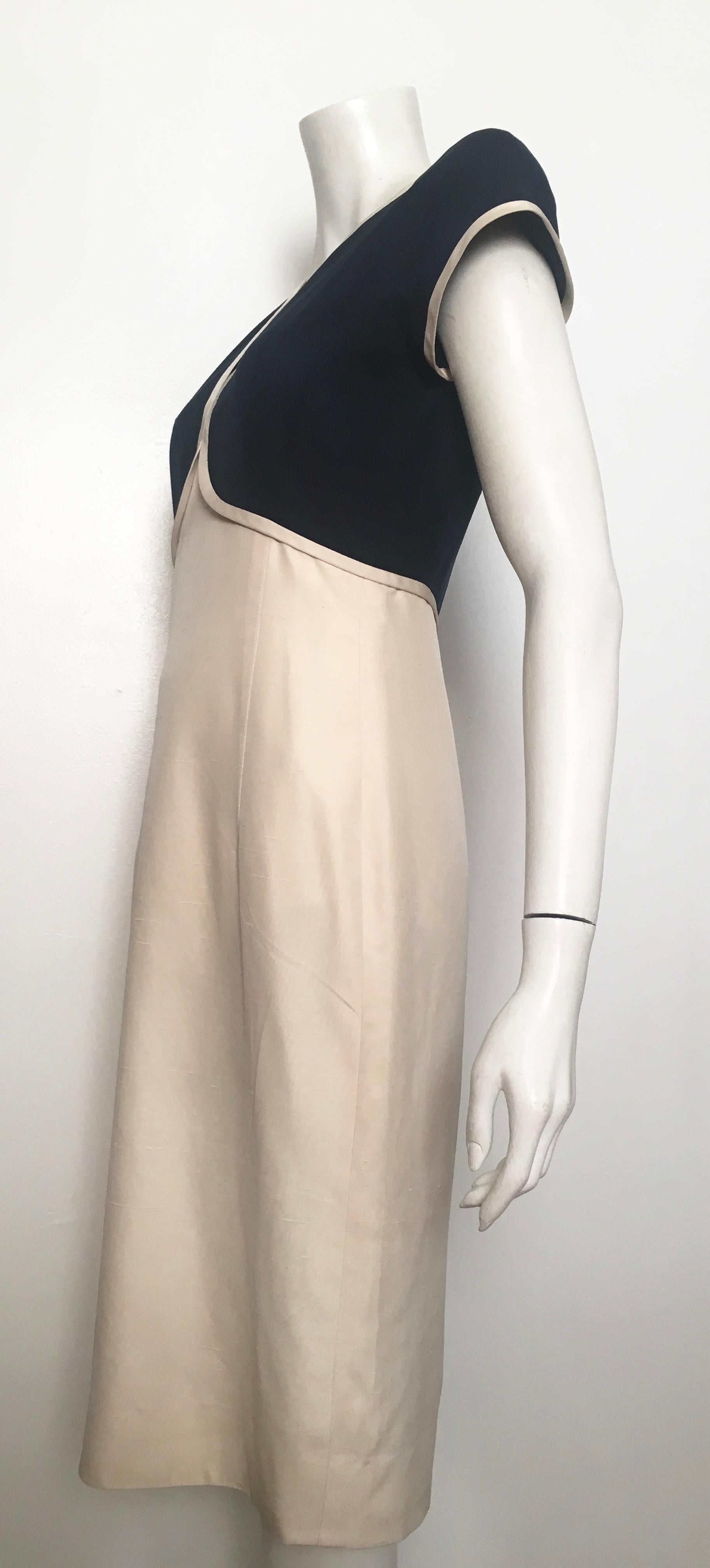 Valentino 1980s Silk Short Sleeve Navy & Cream Dress Size 6. For Sale 4
