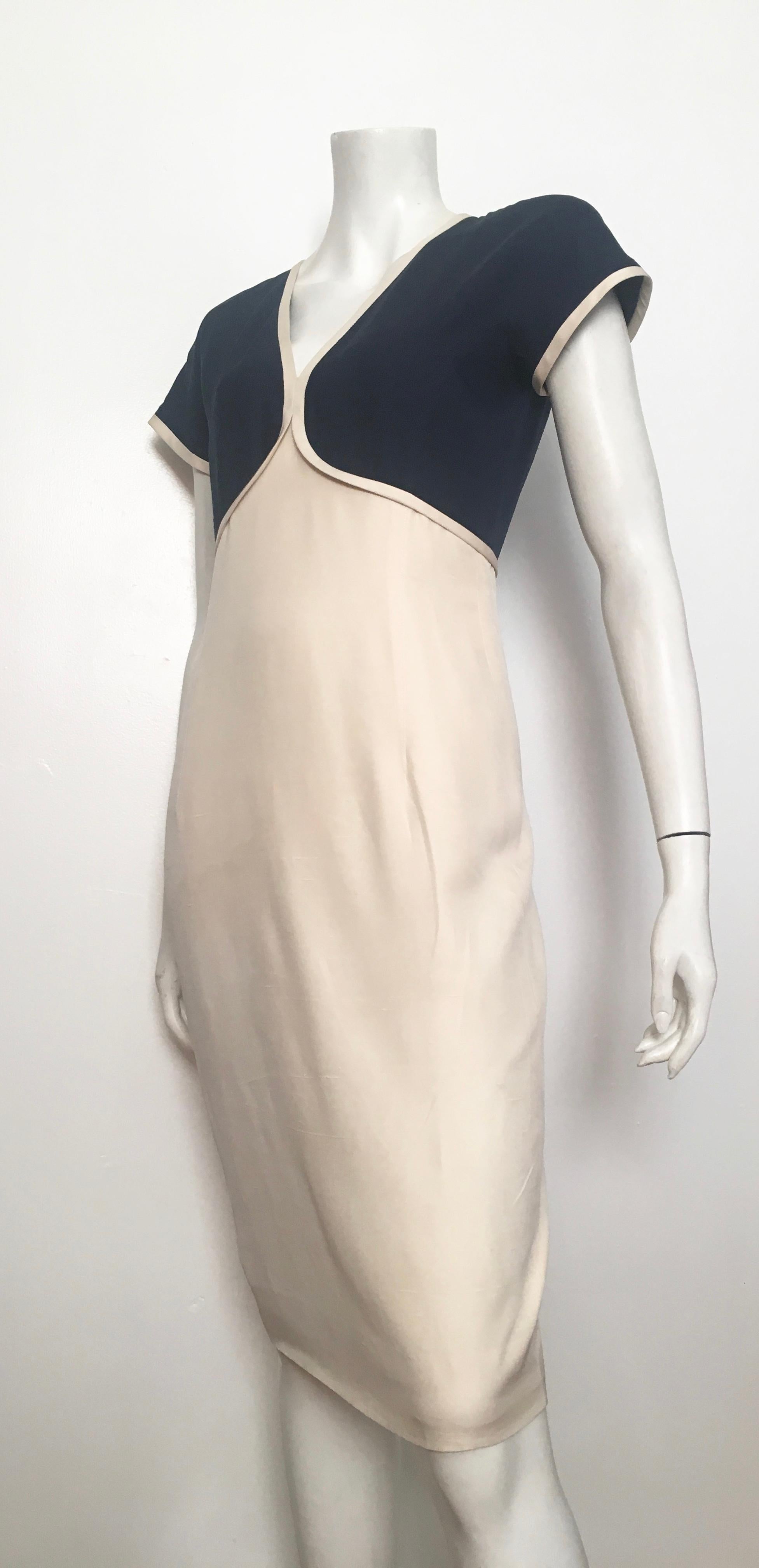 Valentino 1980s Silk Short Sleeve Navy & Cream Dress Size 6. For Sale 7