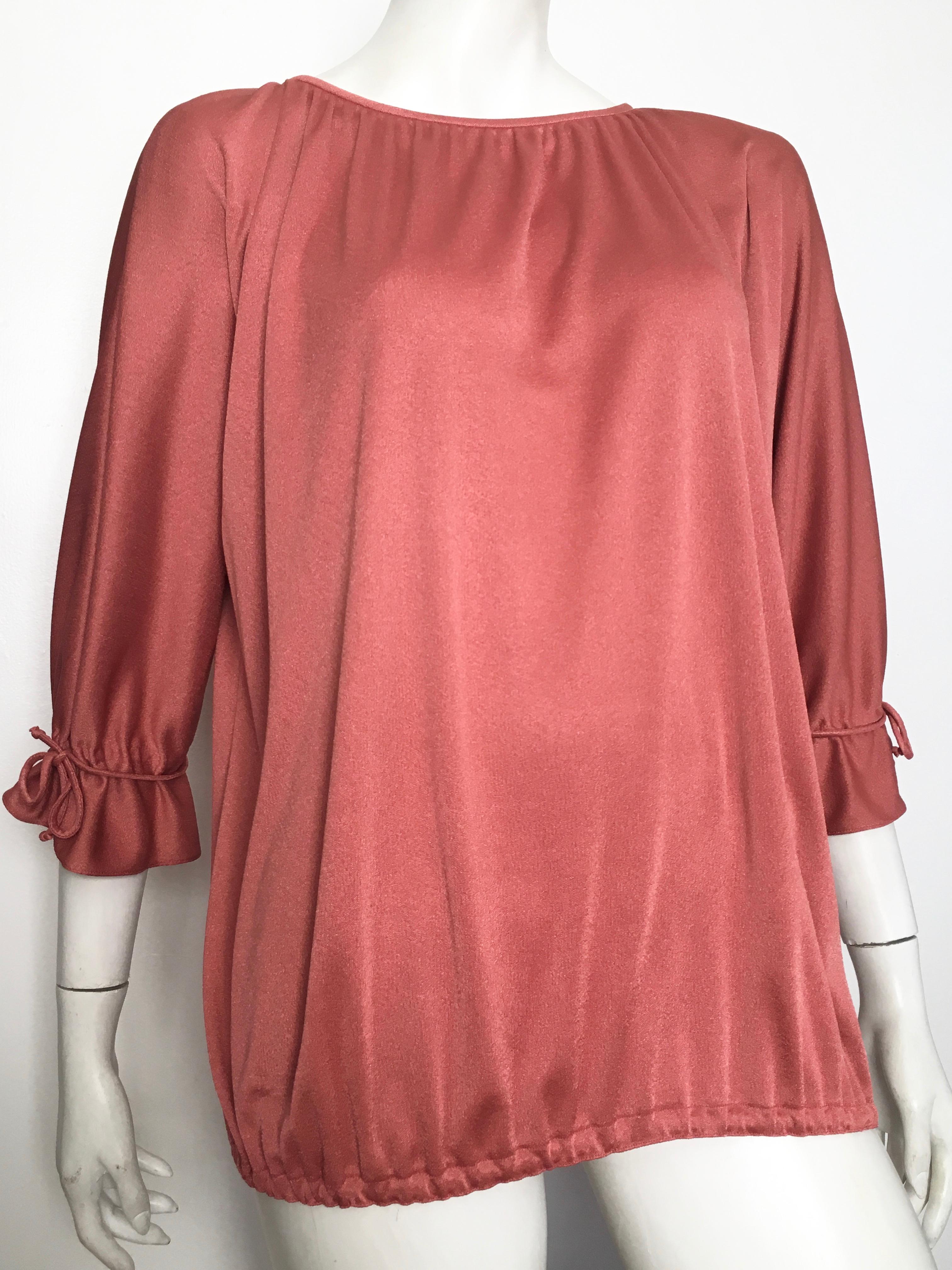 Teal-Mignon by Teal Trina 1970s rose color 3/4 sleeve loose jersey blouse is labeled a size 12 so this will fit a size 8, 10 or 12.  Matilda the Mannequin is a size 4 and I think she looks fantastic in this oversized loose fit blouse but you be the