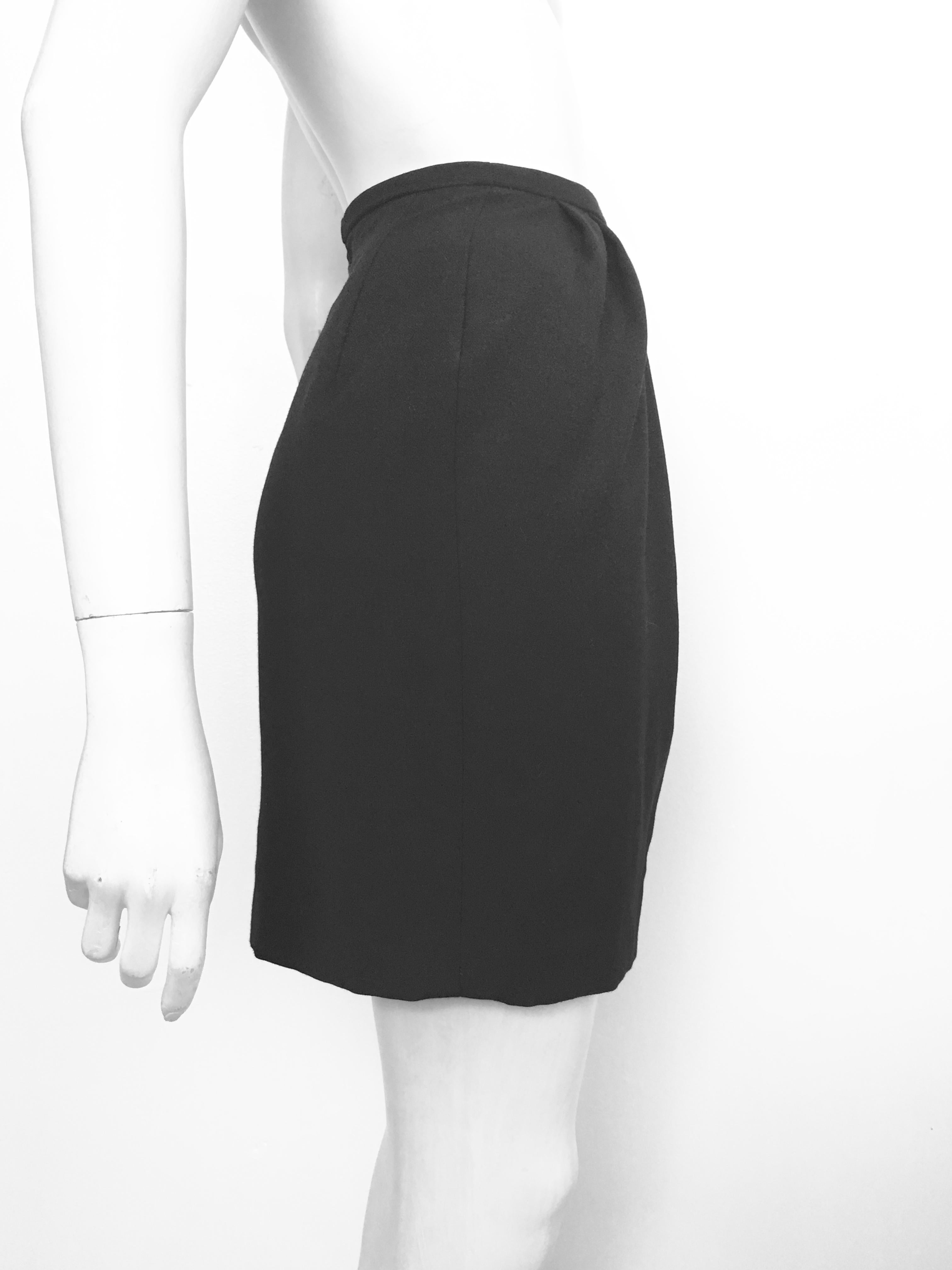 Women's or Men's Gianfranco Ferre 1980s Black Short Skirt Size 0. For Sale
