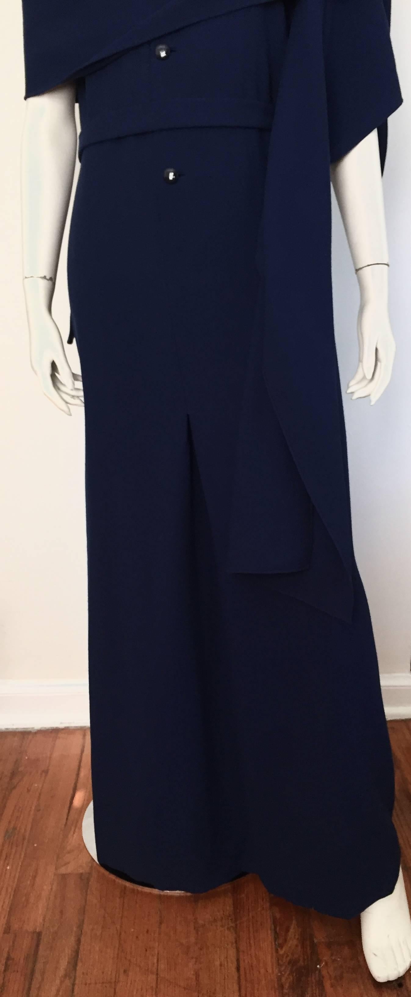 Pauline Trigere 70s navy wool long dress with shawl size 12 / 14. In Good Condition For Sale In Atlanta, GA