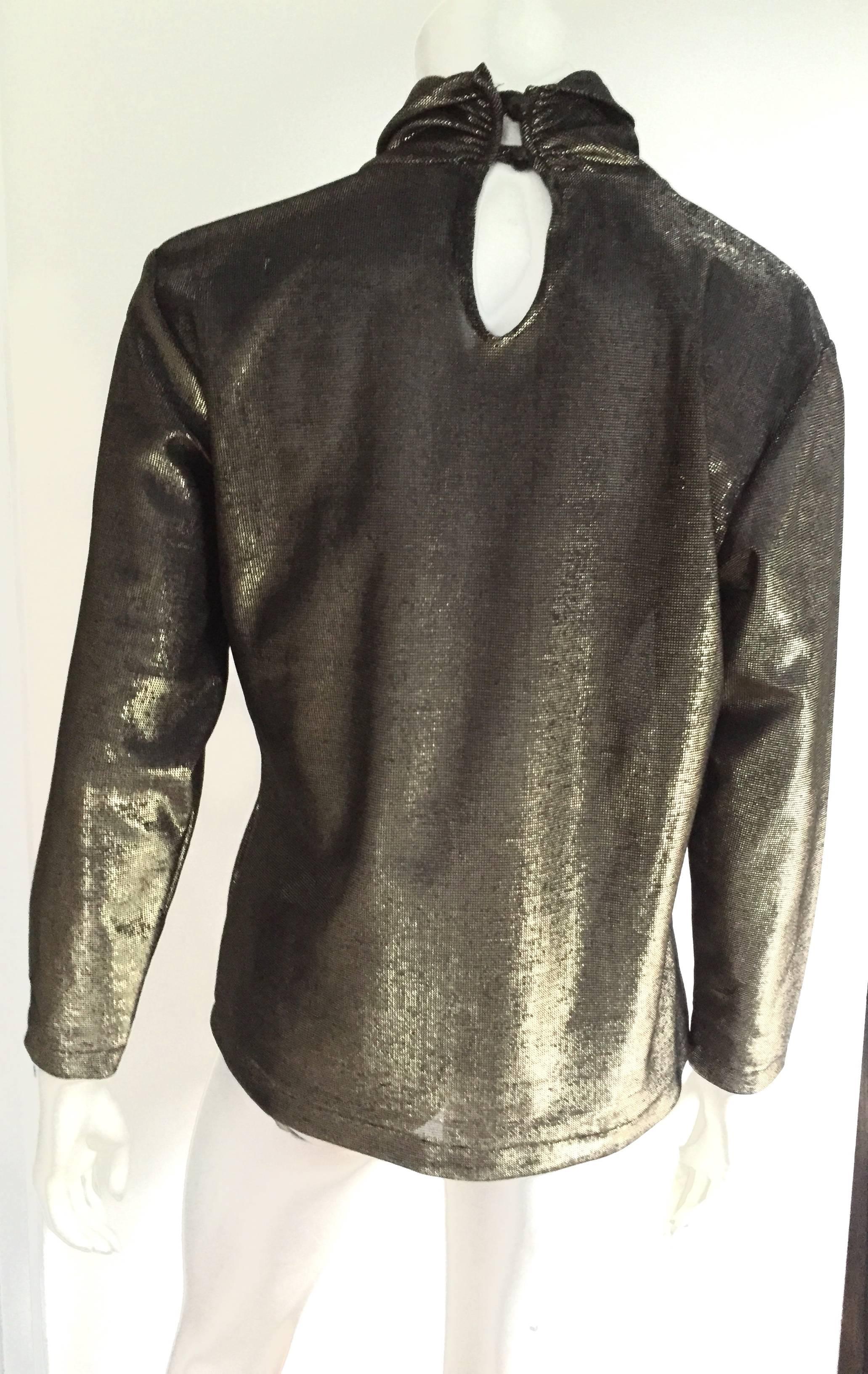 Pierre Cardin Gold Blouse Size 4 / 6. In Good Condition For Sale In Atlanta, GA