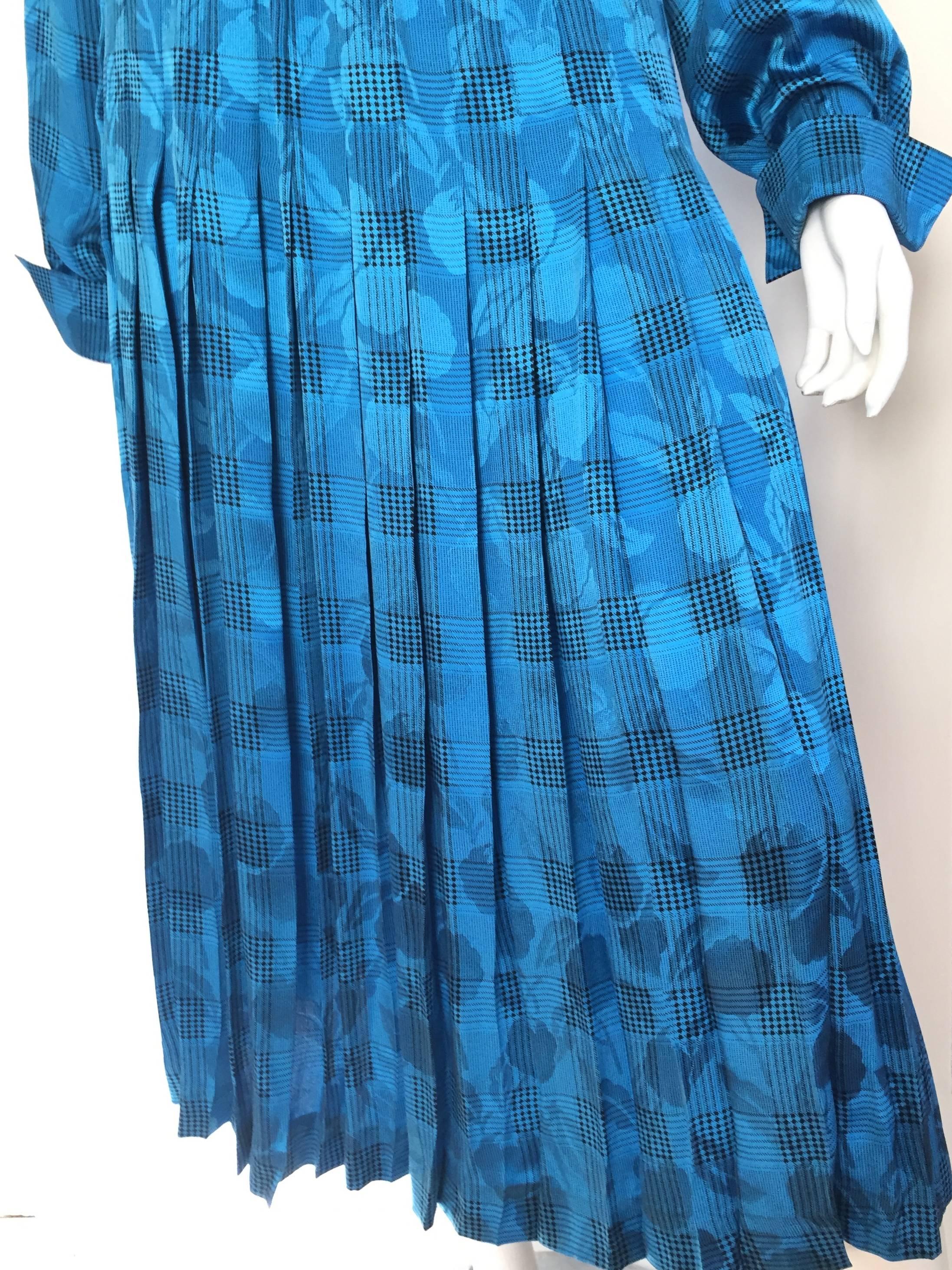 Blue Oscar de la Renta 80s silk blouse & skirt size 4. For Sale