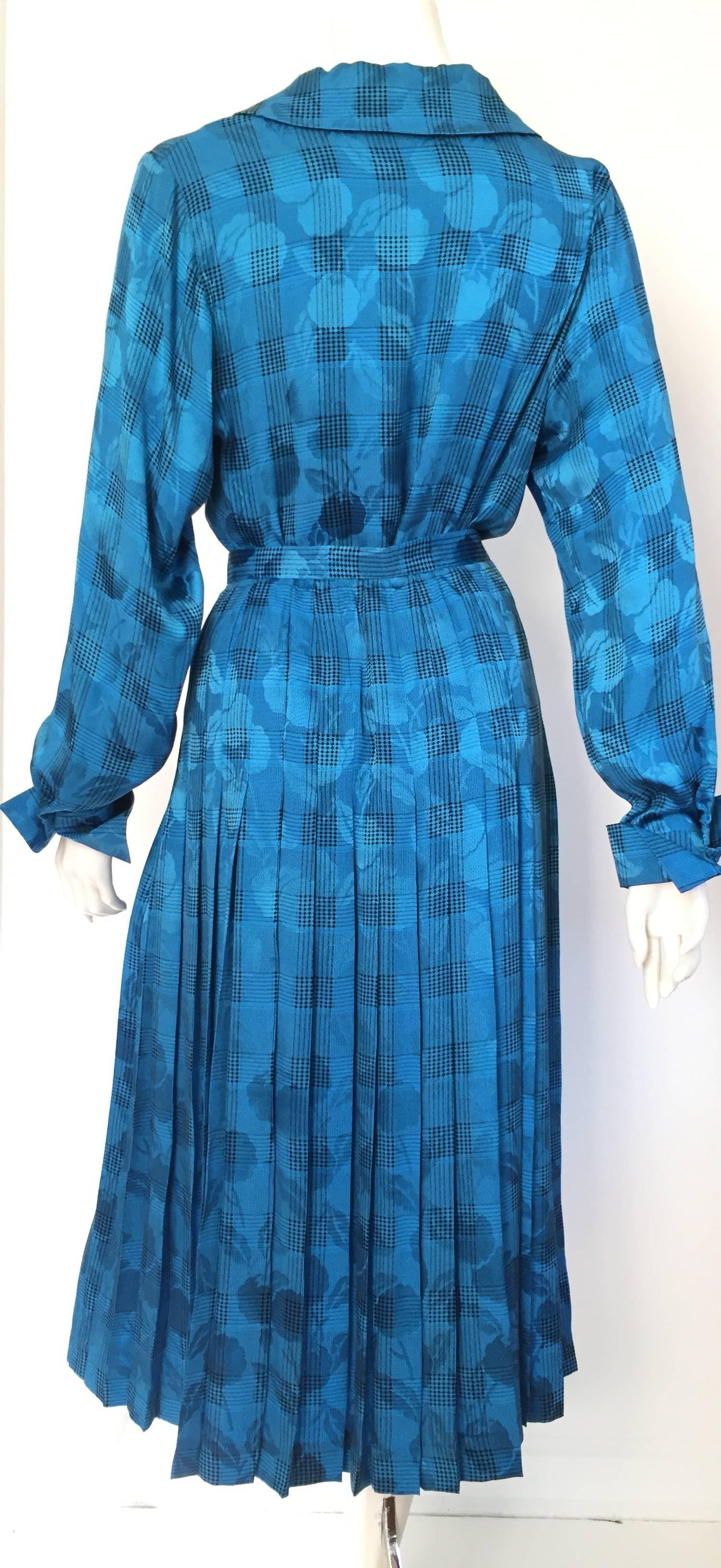 Oscar de la Renta 80s silk blouse & skirt size 4. In Excellent Condition For Sale In Atlanta, GA