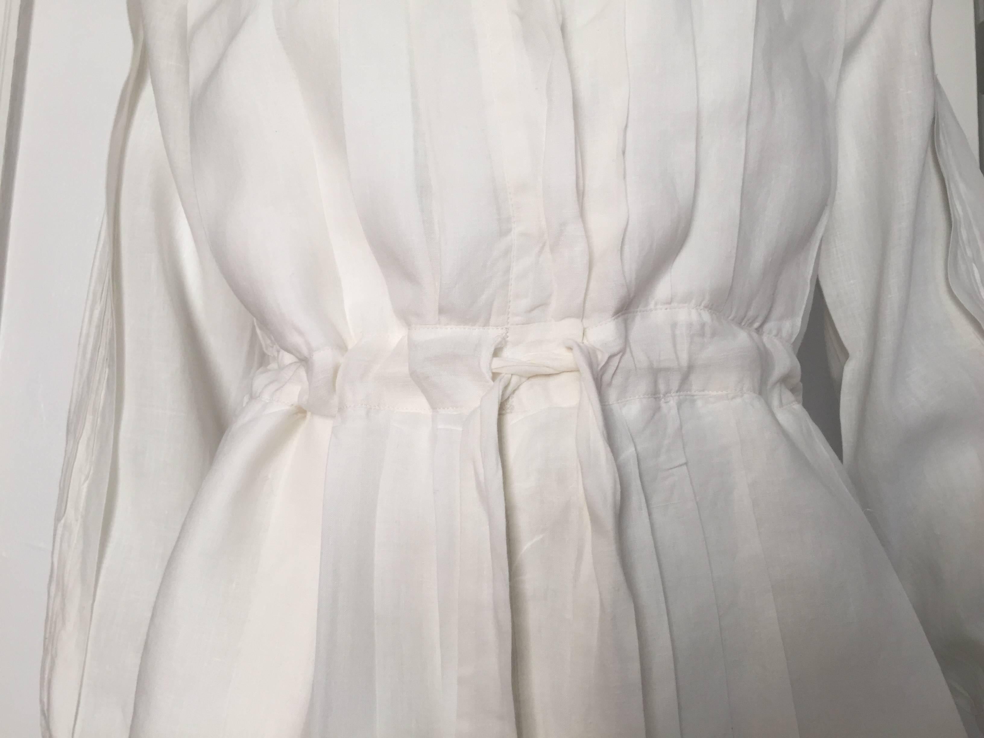 Beige Laura Biagiotti for Bonwit Teller 80s white linen dress size 4 / 6.  For Sale