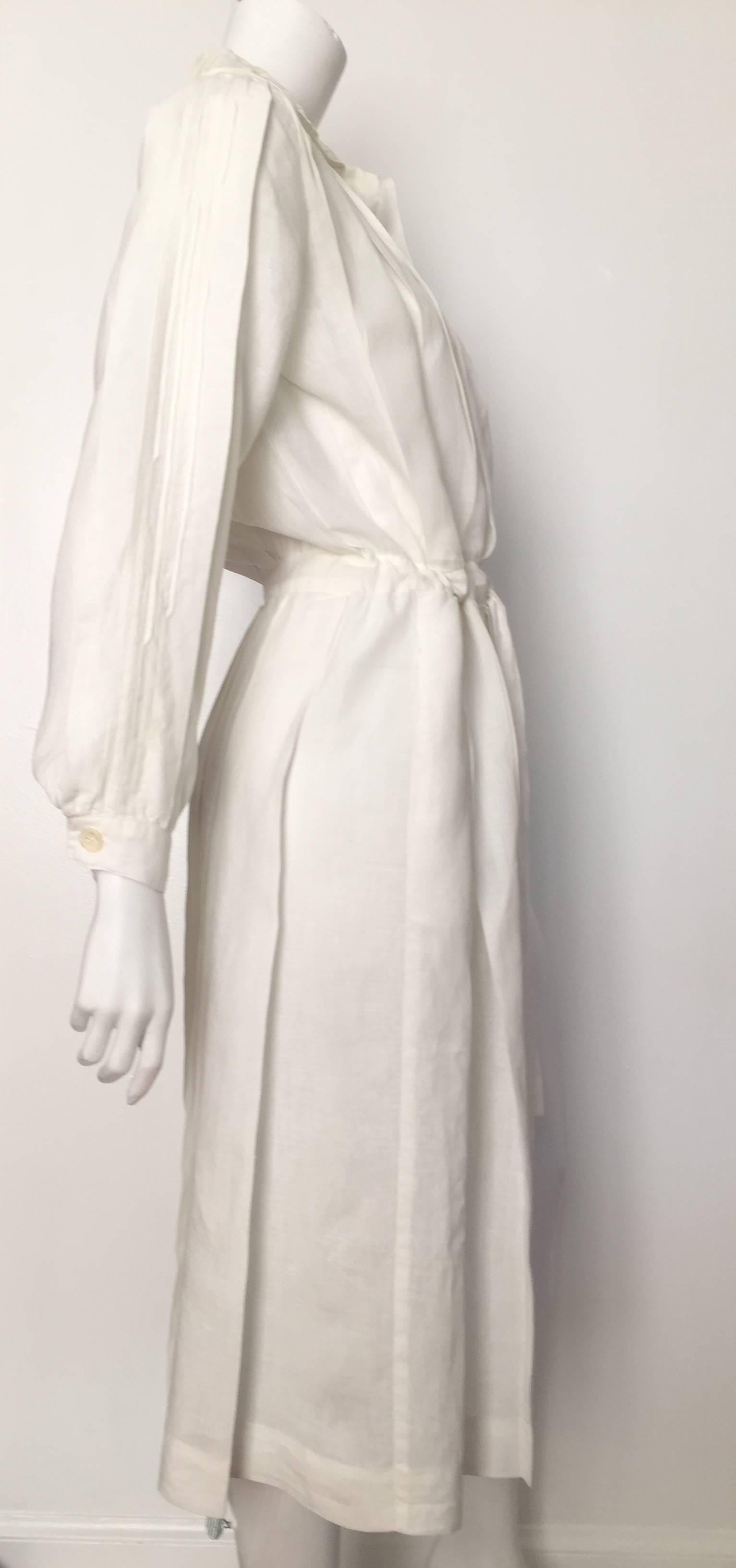Women's Laura Biagiotti for Bonwit Teller 80s white linen dress size 4 / 6.  For Sale