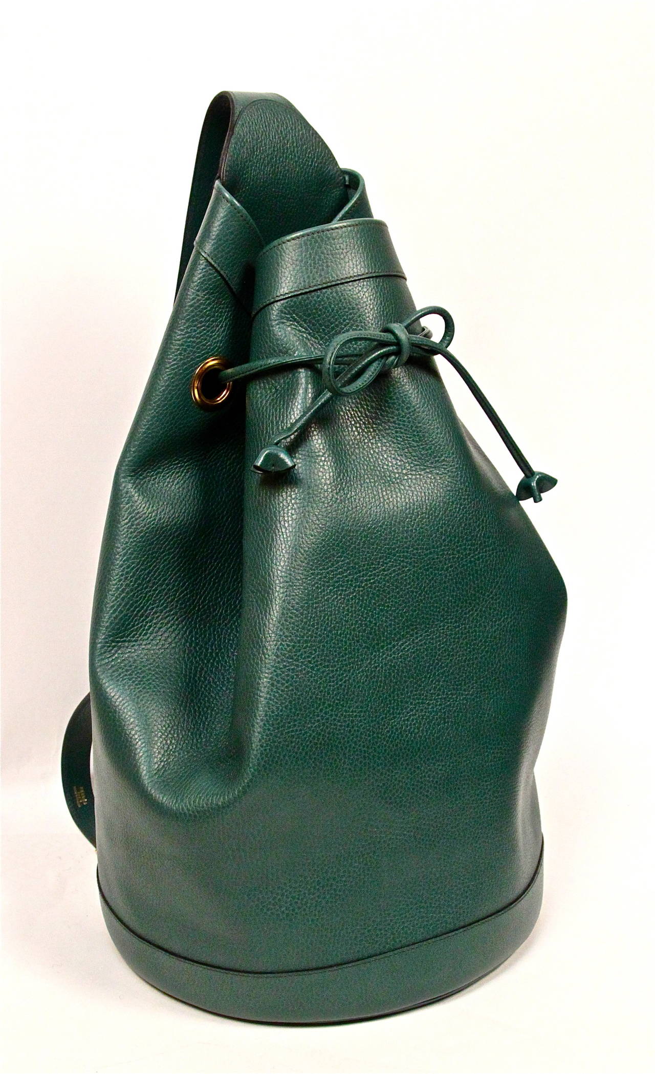 Very rare green ardenne leather 'sac de voyage Marin' travel bag from Hermes dating to 1994. Vivid green ardenne textured leather with gold hardware and drawstring closure. Approximate measurements are: 19