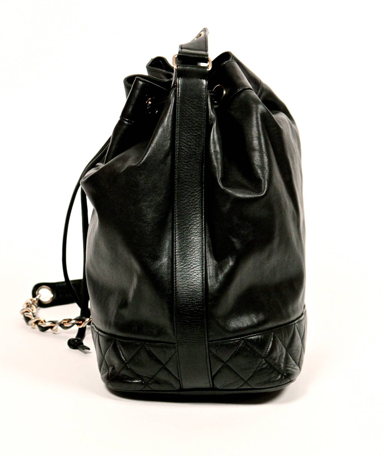 CHANEL XL black leather bucket bag with CC bottom - 1989 In Good Condition In San Fransisco, CA